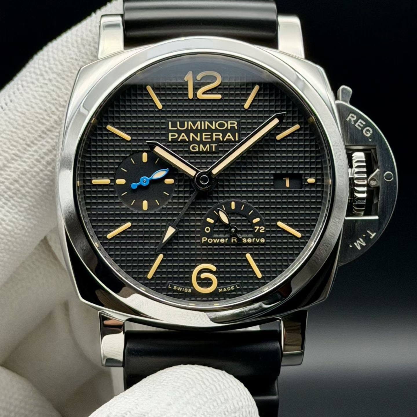 May be an image of wrist watch and text that says '12 LUMINOR PANERAI GMT REG U แ0ท 72 Power R serve n SWISS 6 MADE MA'