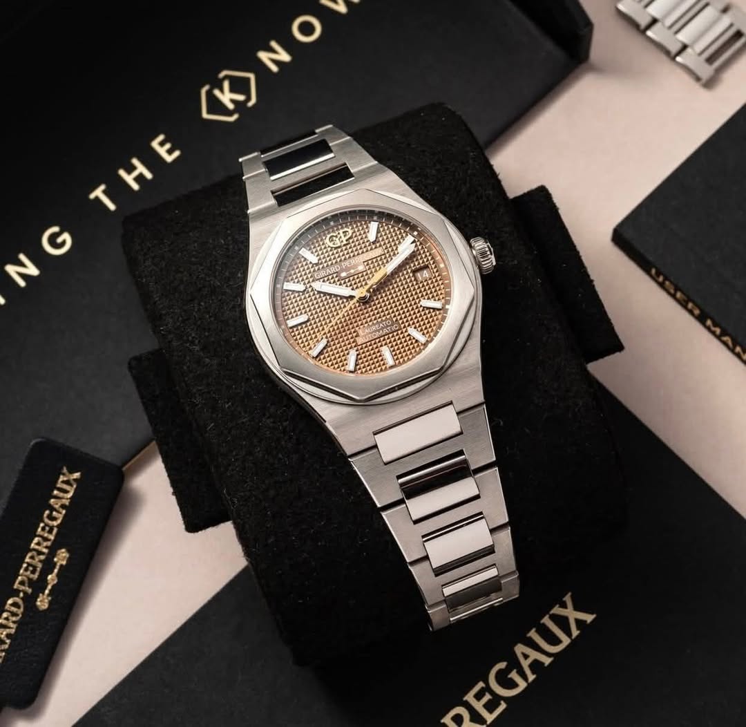 May be an image of wrist watch and text that says '<K)NO NO <K THE THE NG N G ናዮ 00 PERREGAUX REGAUX'