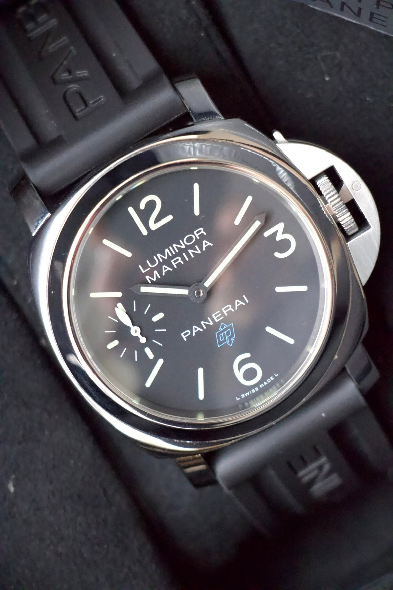 May be an image of wrist watch and text that says '12 LUMINOR MARINA اه 3 PANERA PANERAI 또 MADE SWISS 6 6 VIDS'