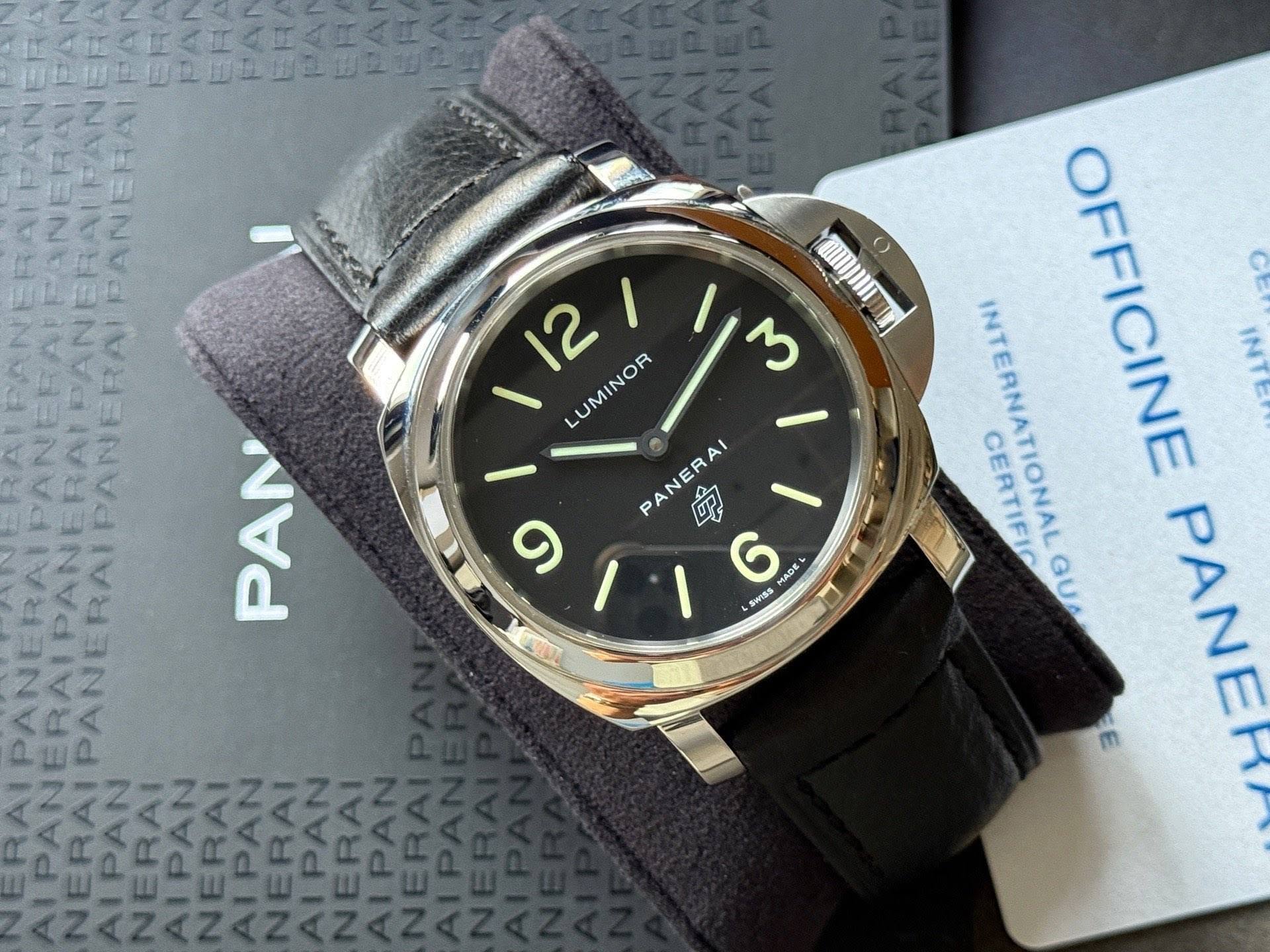 May be an image of wrist watch and text that says '12 I UMINOR I PANERA PANERAI 딸기 و 6 MADE SwSs M m INTERNATIONAL OFFICINE CERTIFIC GUA PAN'