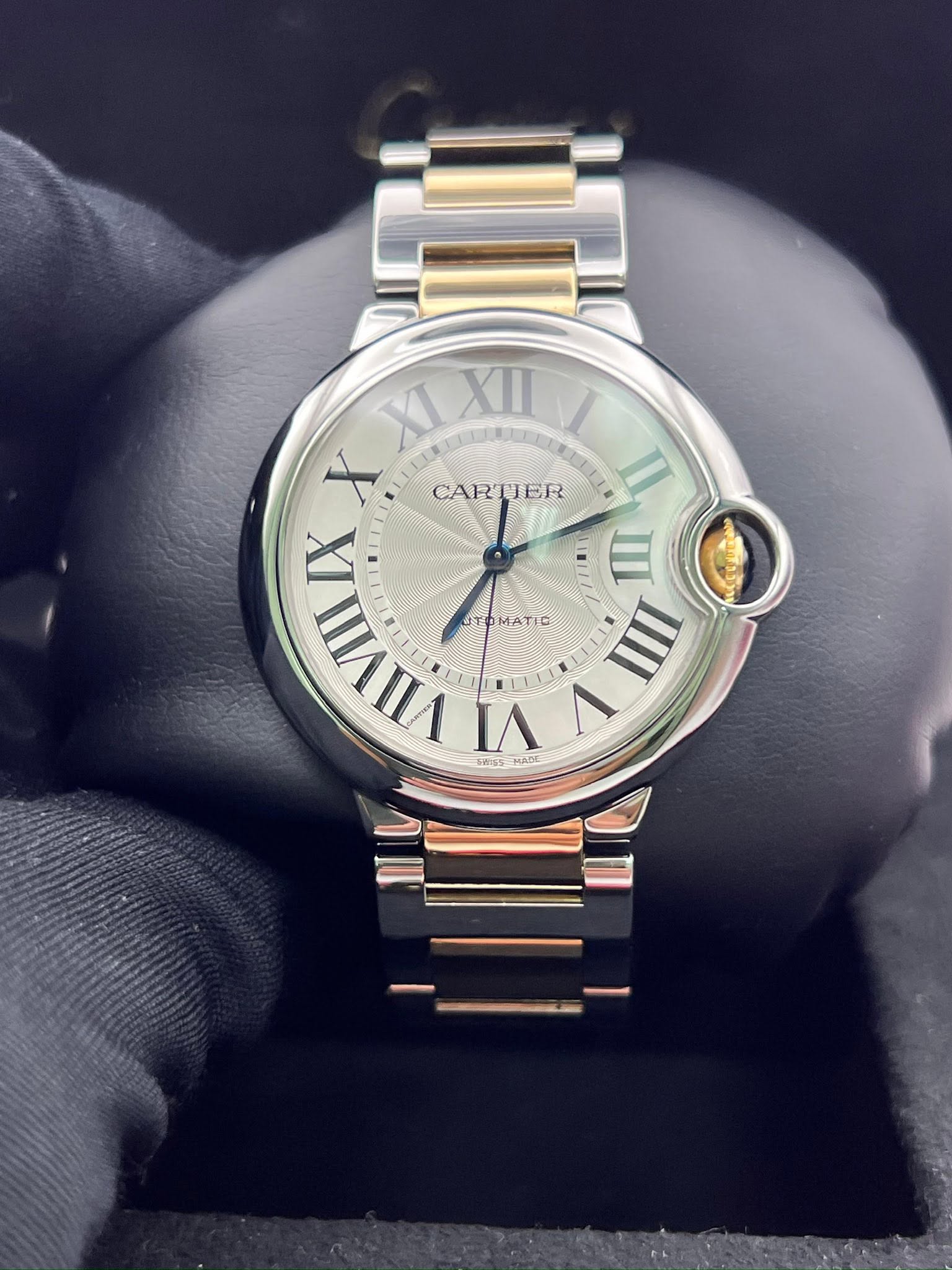 May be an image of wrist watch and text that says 'XI XIII XLXIII XLXII I X CARTIER Il IX IIVII NAN OT TOMAT M/ MAT 10 IIII ك KAл V satky mSS maAc'