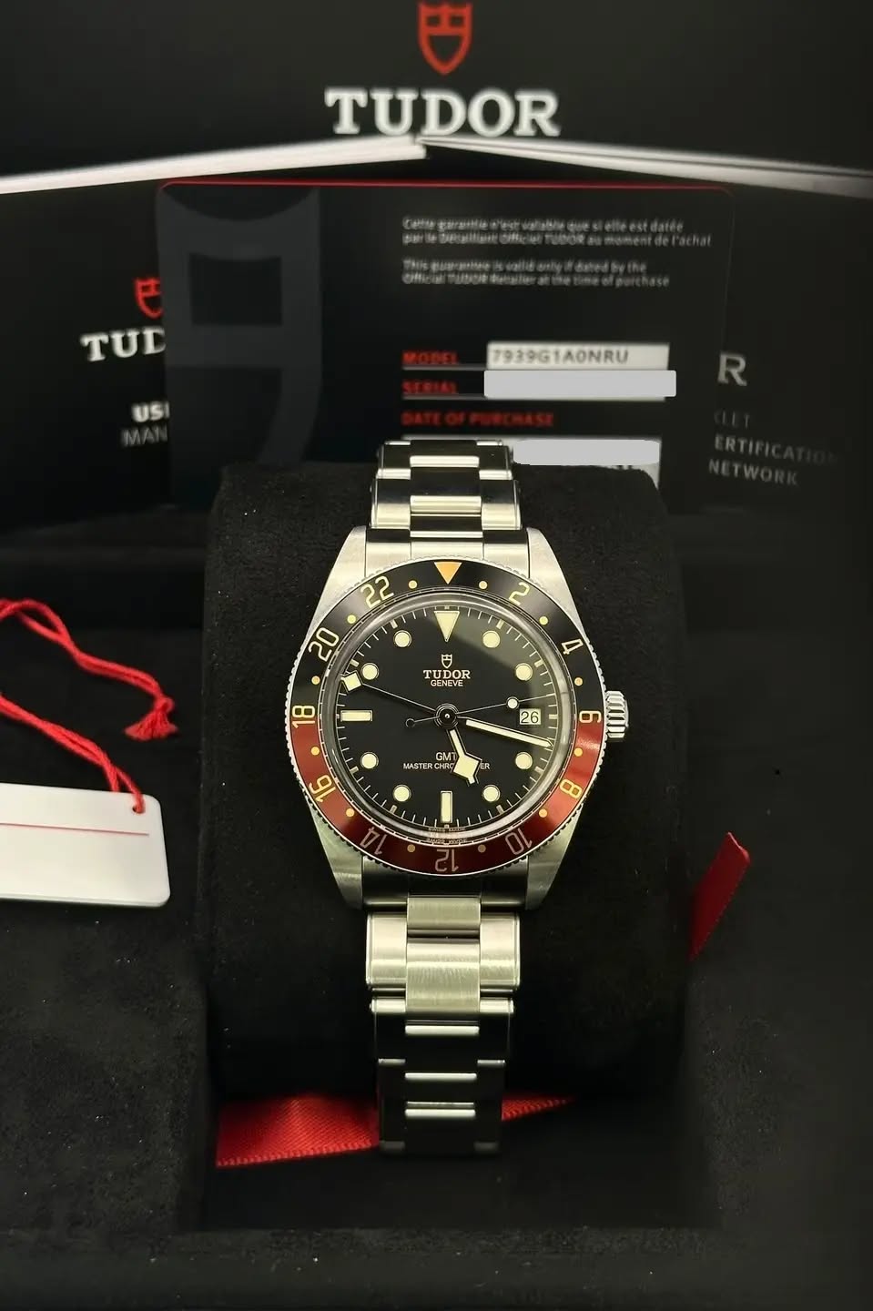 May be an image of wrist watch and text that says 'TUDOR 2 TUC US 7939G1A0NRU 7939G 1AONRU ل 中 TUDOR ਦਤ TUDOR CONEVE GDNEVE A 18 oce 26 ንግ GMT MASTE တ ม lb CO'