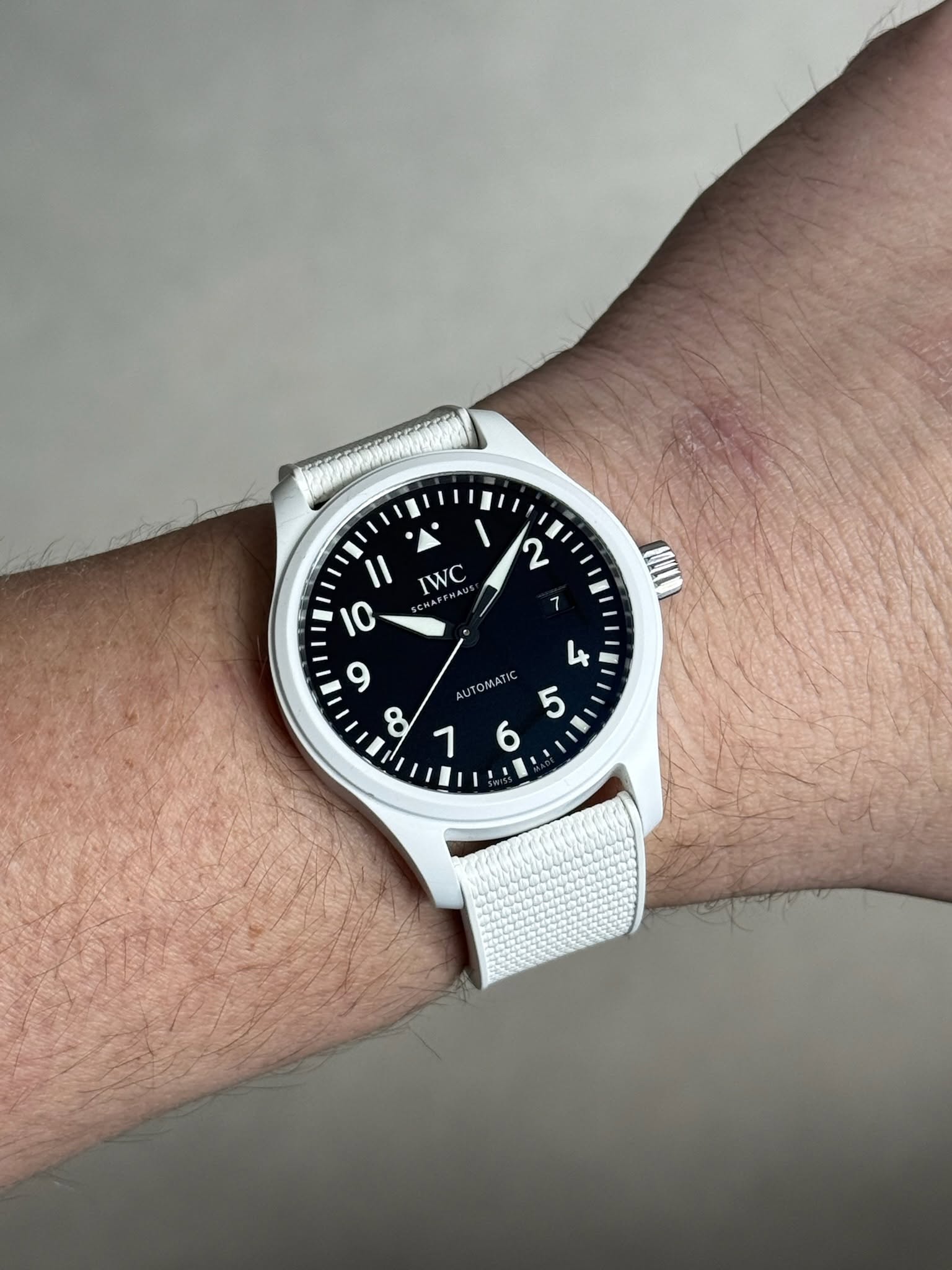 May be an image of wrist watch and text that says 'II 2 I| IWC AUS 10 SEKA CMAEP و 8 1 x AUTO AUTOMATIC 1 6'