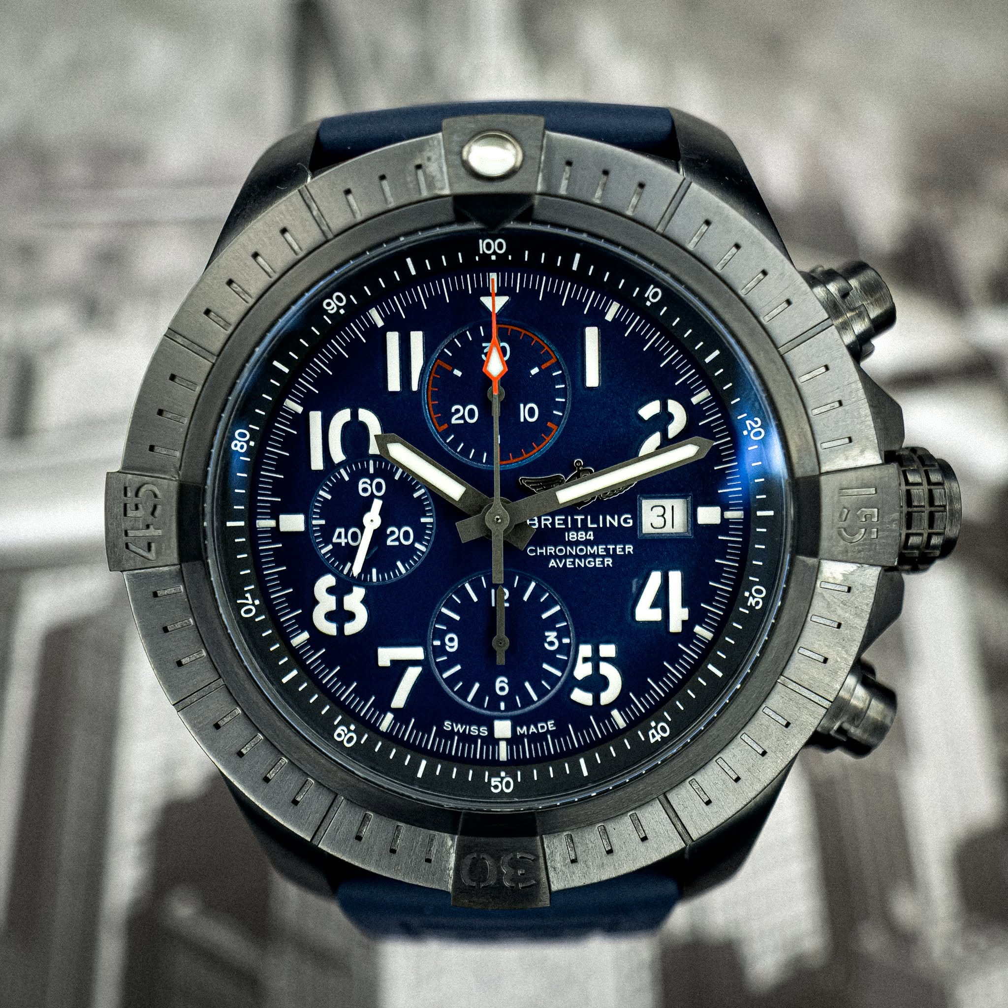 May be an image of wrist watch and text that says ' I 20 界 - - : 20 40 L0 20 و 31 ابا BREITLING ING CH PONOMETE ETES TER AVENGER 나 3- 55 nиH MADE 40 I & 7 9 9 60 SWISS 0 6'