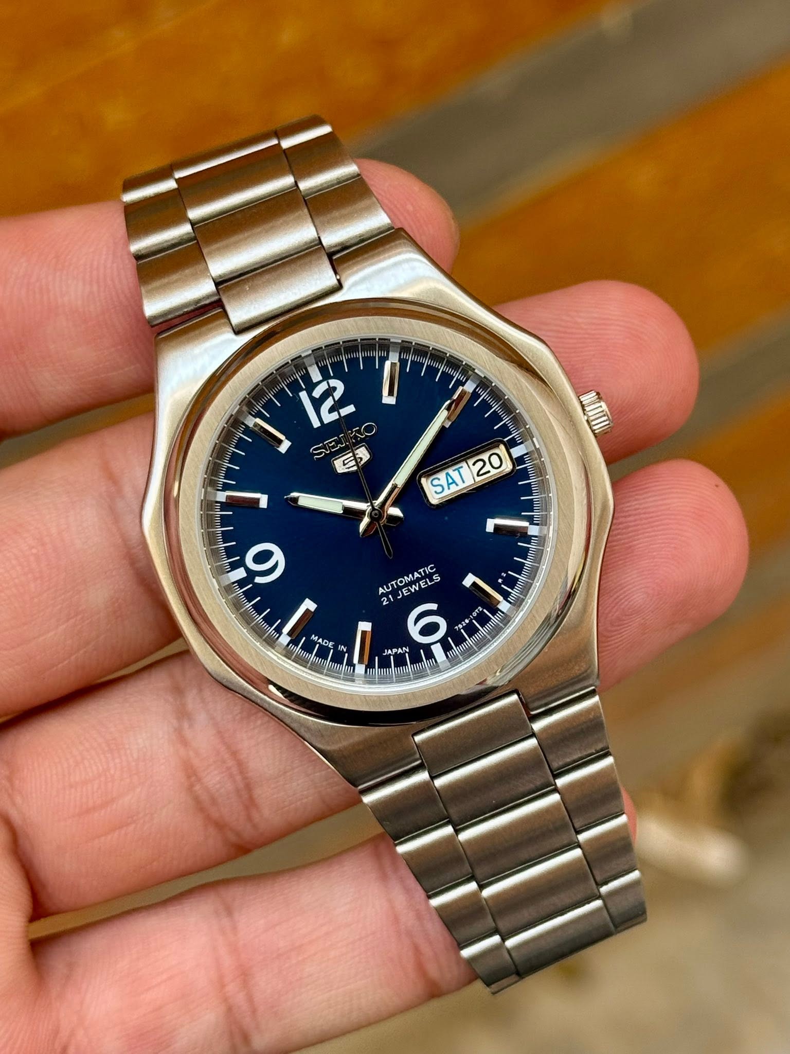 May be an image of wrist watch and text that says '12 A0 5 tyun SAT SAT20 20 9 ITOMATI EWELS EWELS 21 6 RThI រ៉ៀ APAN'