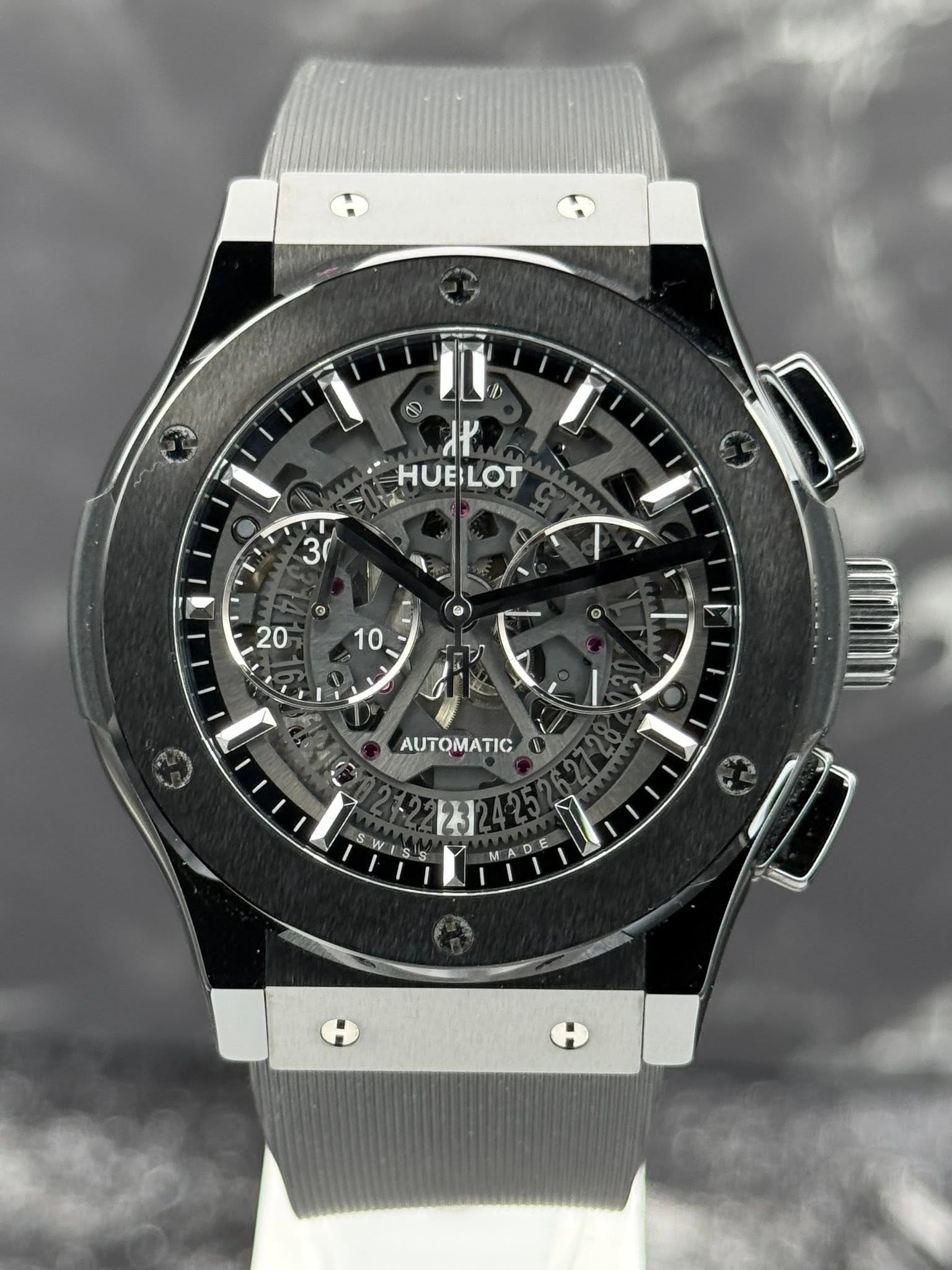 May be an image of wrist watch and text that says '3 l' IH HUELOT 3r © 20 10 F AUTOMATIC W 23 M A A I'