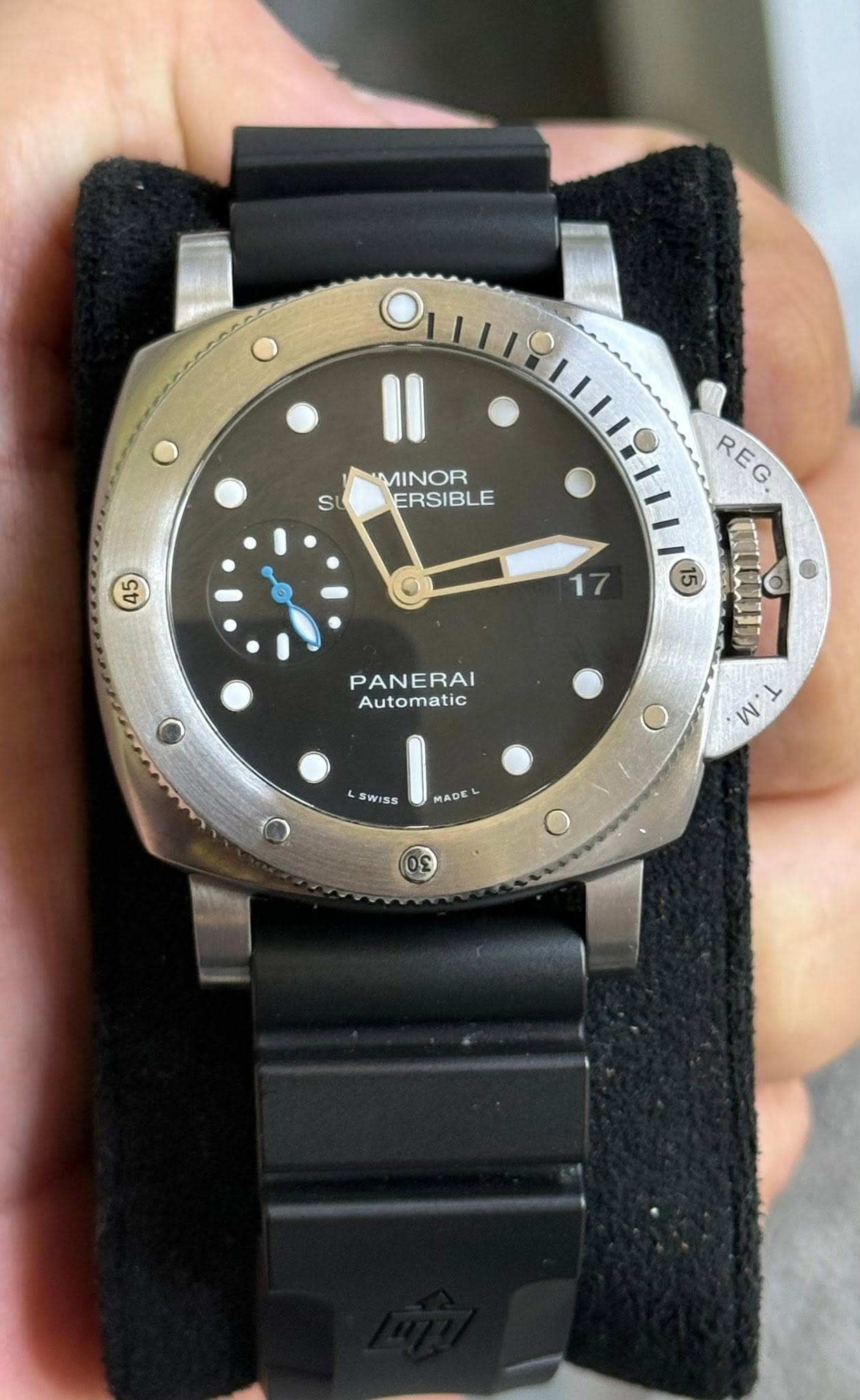 May be an image of wrist watch and text that says 'MINOR ERSIBLE 45 REG. R REG 17 15 PANERAI Automatic SWISS O MADE WT 2.'