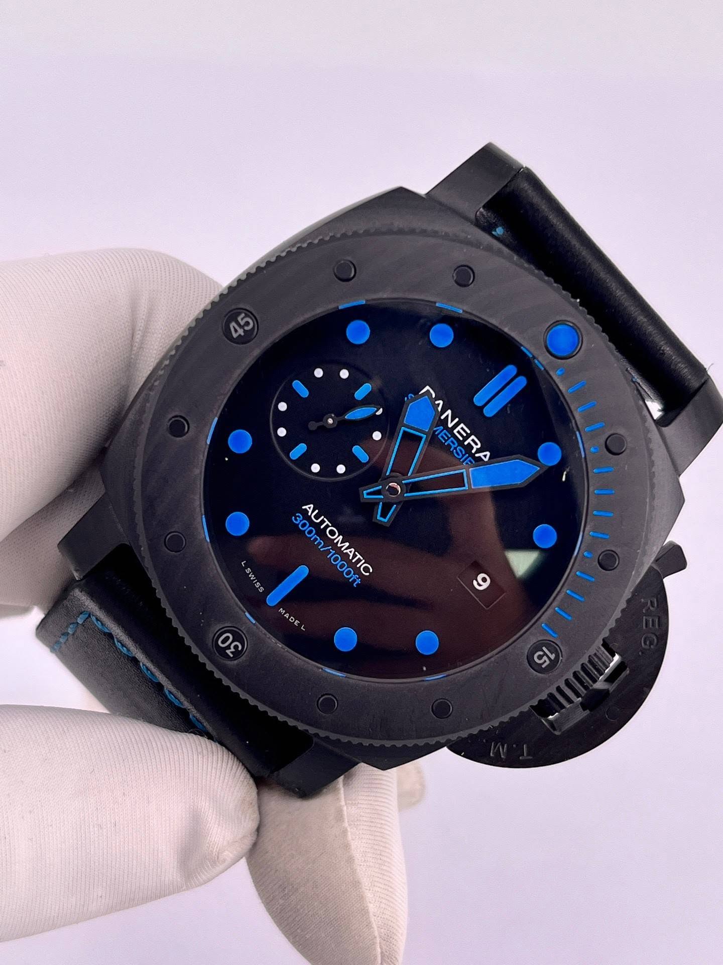 May be an image of wrist watch and text that says '45 FANERA FANERA MERSI 11 SWISS 300m/1000ft 300m/1000 AUTOMATIC 1000ft MADE ΑΣ 00 16'