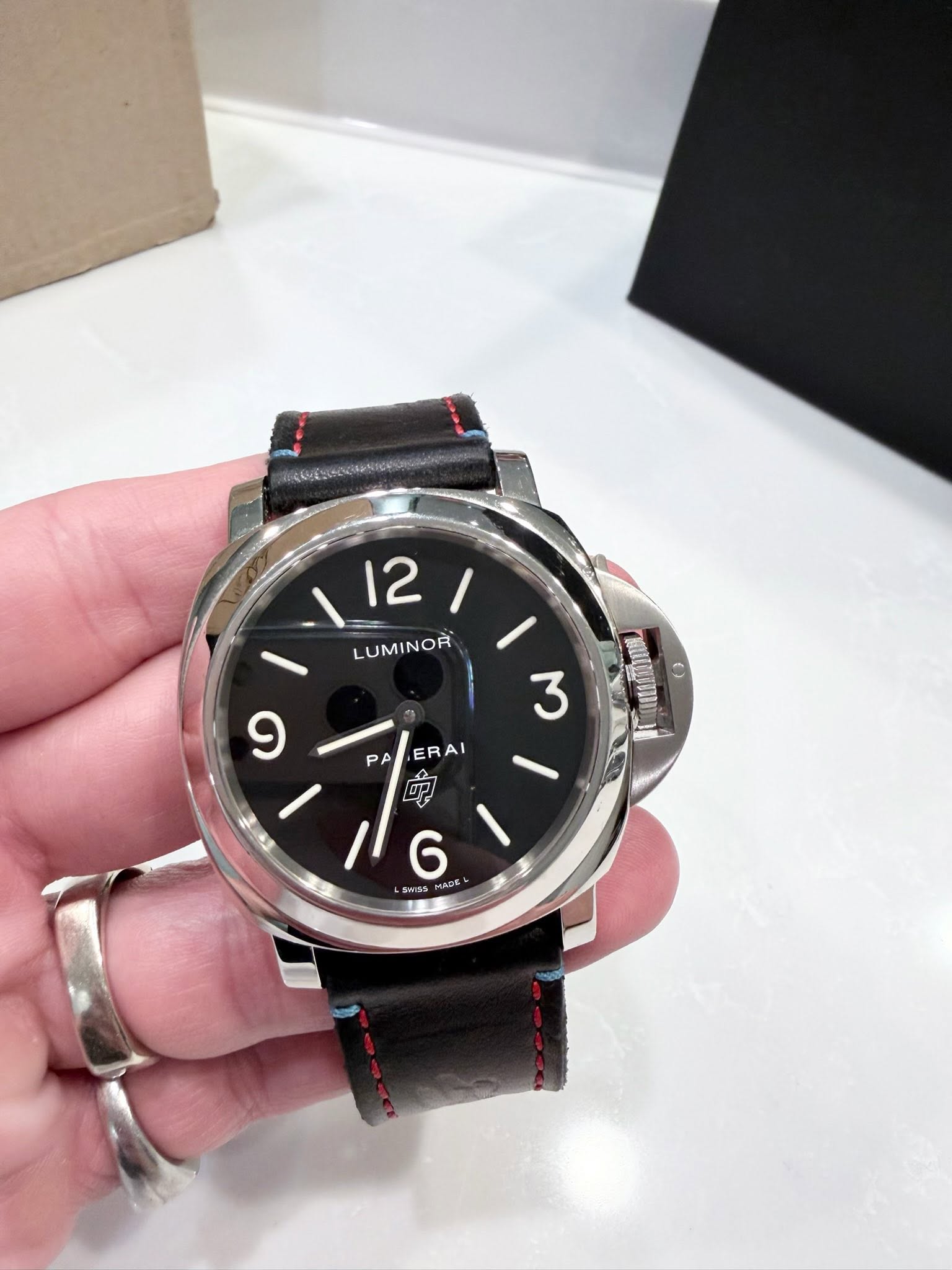 May be an image of wrist watch and text that says '1 /12 12 / ١ LUMINOR 9 3 UWN S PA ERAI G0 لوت 卵 / 6 Sands MAC'