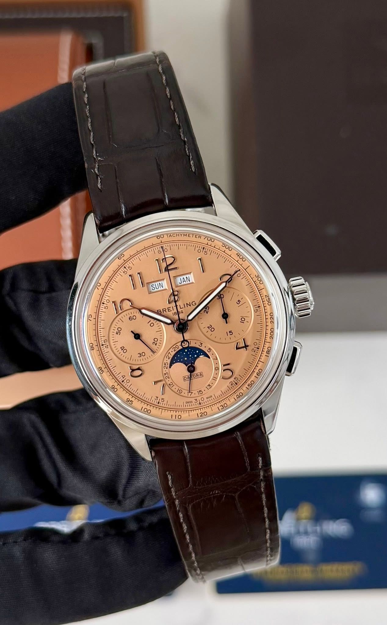 May be an image of wrist watch and text that says '60 TACHYMETER たさ 70 JAN SUN ING REI 60 50 5/ 0 20 25 O8 UCC 30 30 1:3 ب 15 す G8 06 66 8 Sy 海高 LOBT 60 0 MOU 33 シか 0 30 110 O…