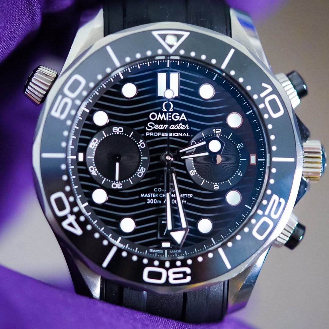 May be an image of wrist watch and text that says '50 60 J ر OMEGA Sean aster PROFES FE SIONAL 12 10 2 دجاز 30 לים O MASTER CH AETER 300m O0 ft f+ ب A جچ 08 منن'
