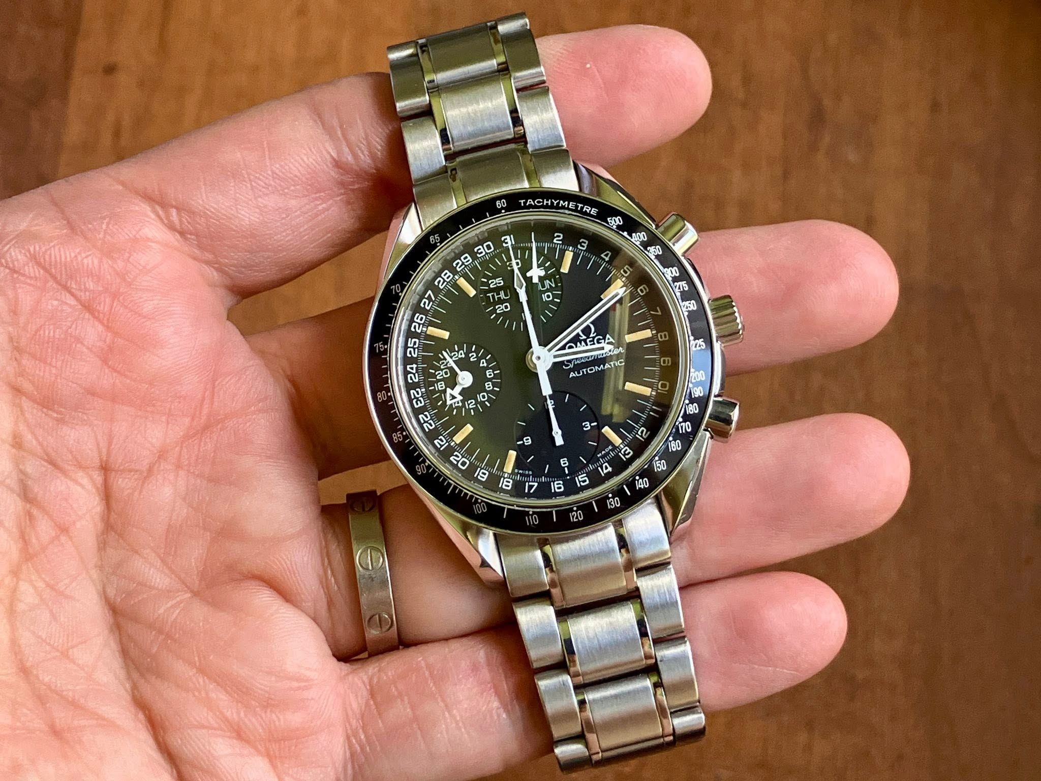 May be an image of wrist watch and text that says '50 TACHYMETRE TRE L 20 10- E 思思ひい 2 6- દद B AMEGA LTOMATIC لو B 3- n 170 لل 150 B A '