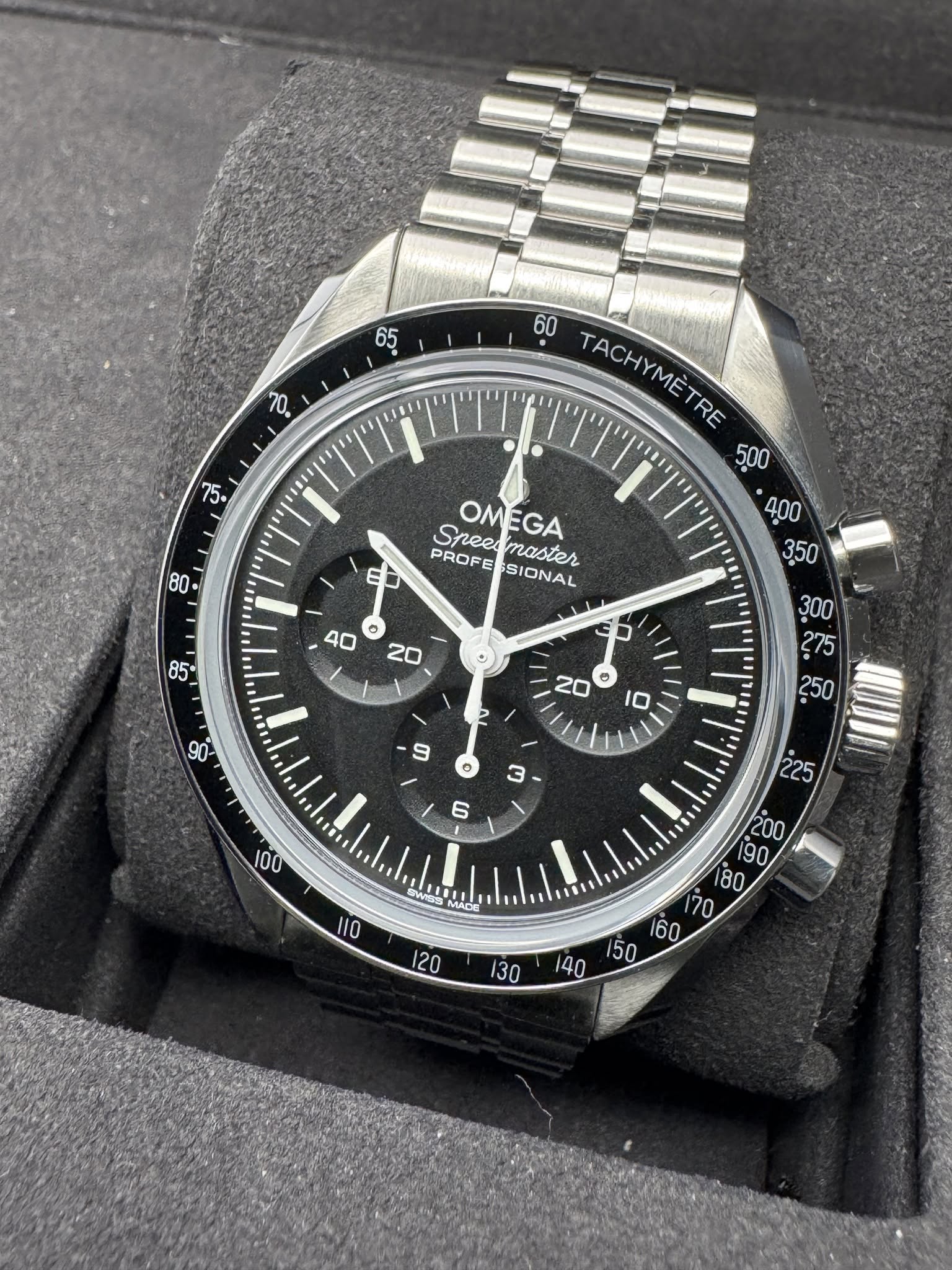 May be an image of wrist watch and text that says '65 70 60 TACHYMETRE ン 500 اني 80 I OM Sneel OMEGA EGA PROFE master SIONAL 年 = 400 40 စ ဆ ၁ 10 2 300 ? HI MACE ر 110 200 9o…