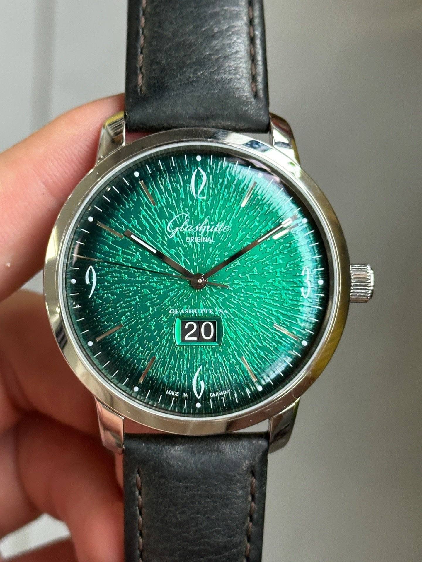 May be an image of digital watch and text that says 'CRIGINAL דך .S판0154 20 MADE AN N GERMANY'