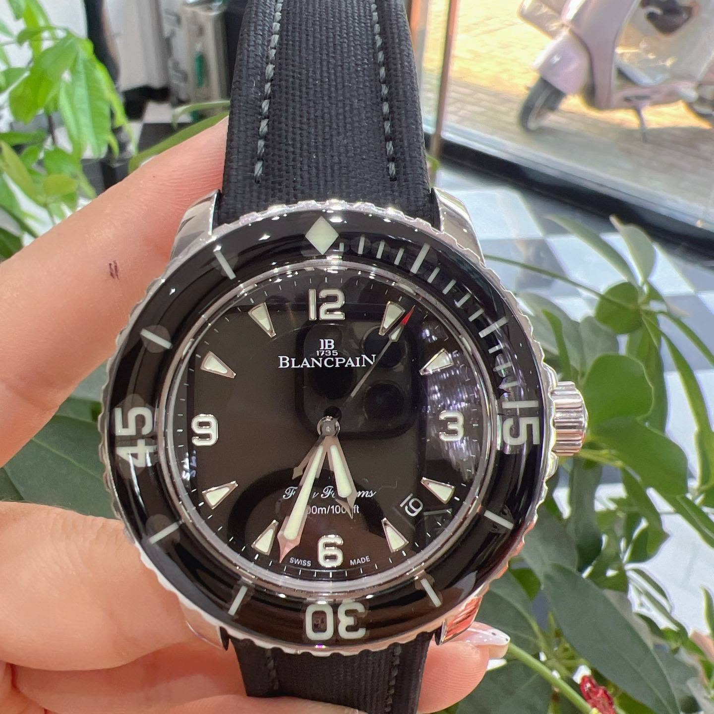 May be an image of wrist watch and text that says 'م 12 1B BLA BLANCPAIN SF م F H my 00m/10D7 0m 1115 9 Swss MAAE'
