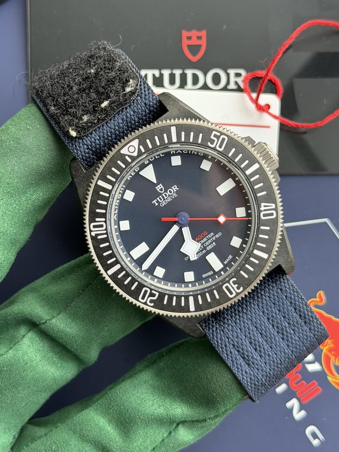 May be an image of wrist watch and text that says 'TUDOR RA Лo AOIN 50 O G 8 RE E HI 円 T CENEVE GENEVE DOR ULEVE R GENEV 10 Ao GOS UETER OMETER CERTU CERIN රන්න 660a FIED 200m Of…