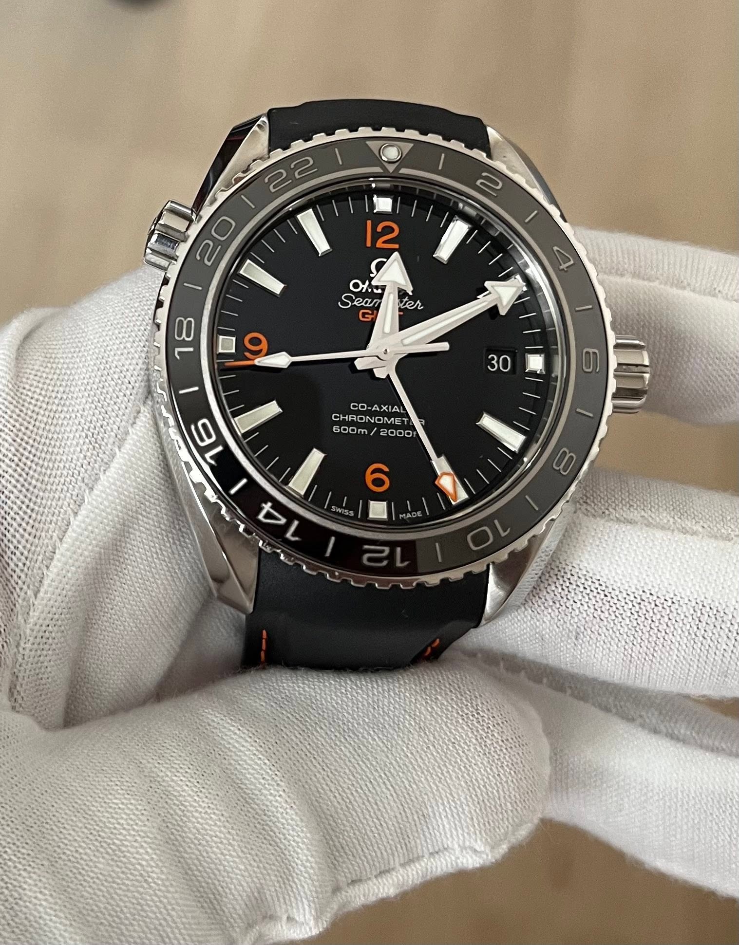 May be an image of wrist watch and text that says '22 2 I 20 2 12 Of.. Sean cc er CO-AXIA CO CHRONOME CHR ONOMET 600m/ 600m/ '