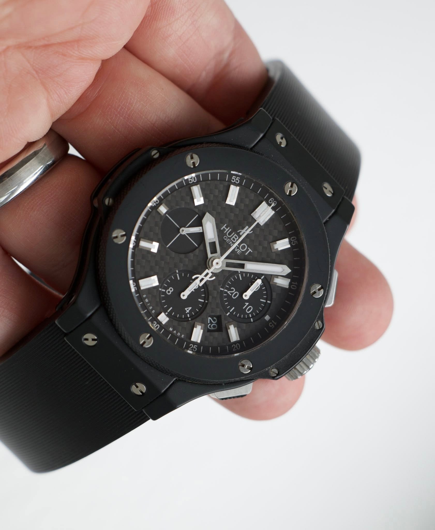May be an image of digital watch and text that says '50 55 ร HUB 8 20 10'