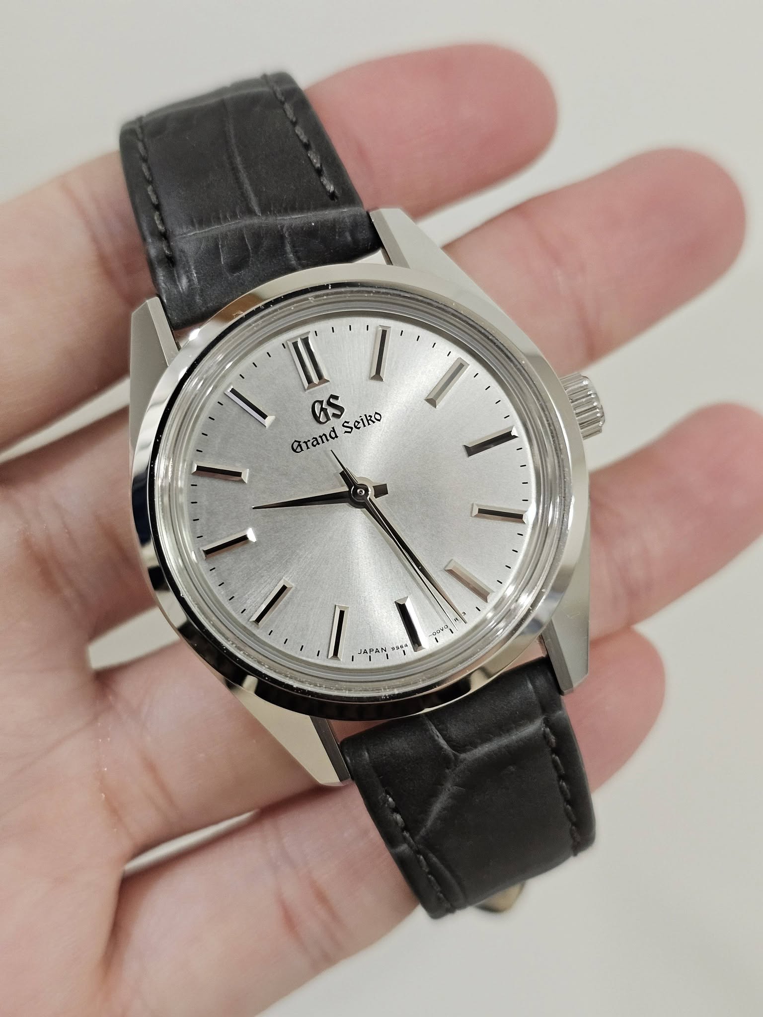 May be an image of wrist watch and text that says 'III' I I' GrandSeiko OS Seiko γά a の ية'
