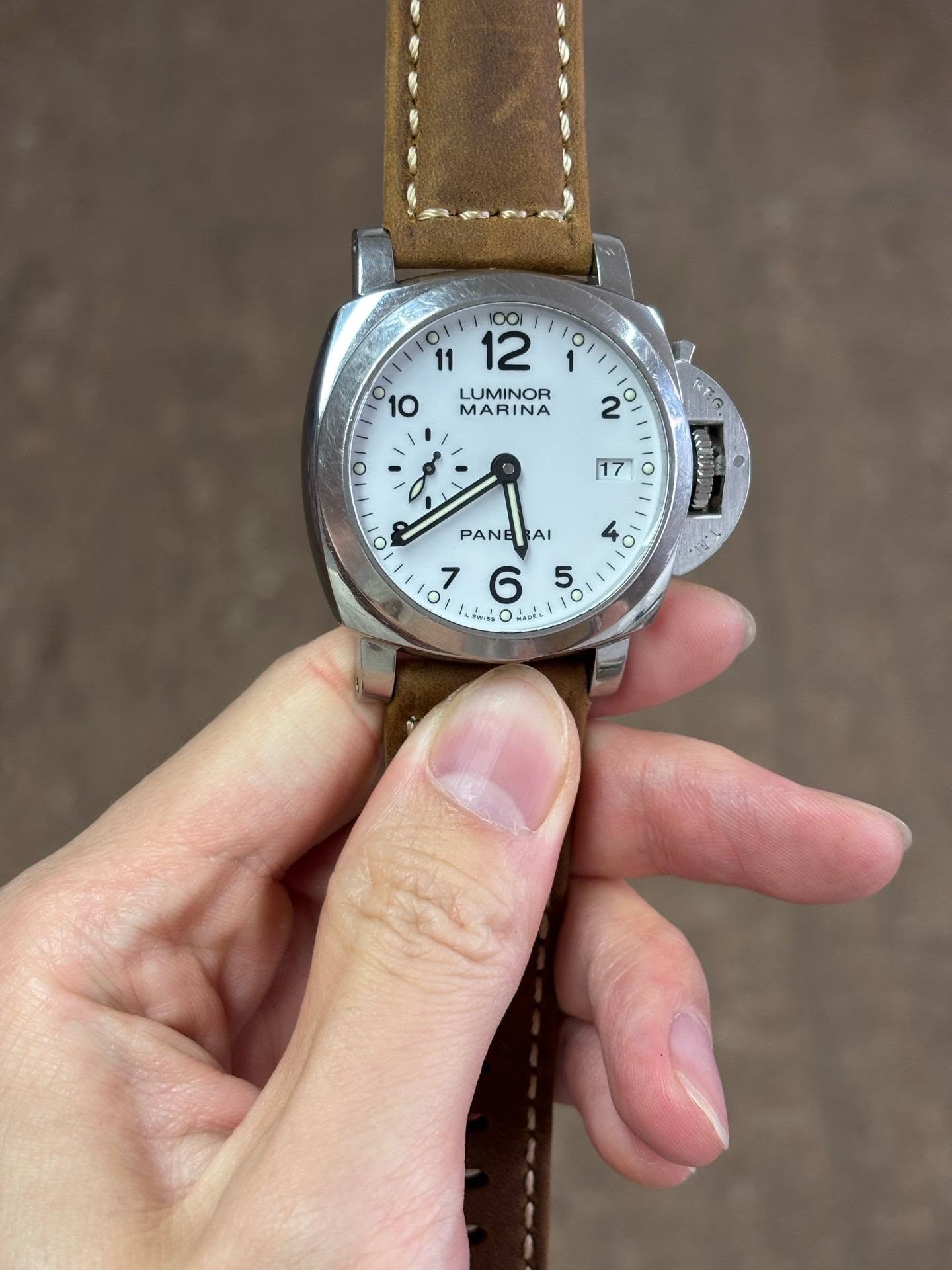 May be an image of wrist watch, saddle-stitched leather, leather and text that says '11 CO 12 1 LUMINOR MARINA 2 10 たでぐ D 17 o O A M PANERRAI AI PAN 7 6 5 O ١۱ ادء O td t O…