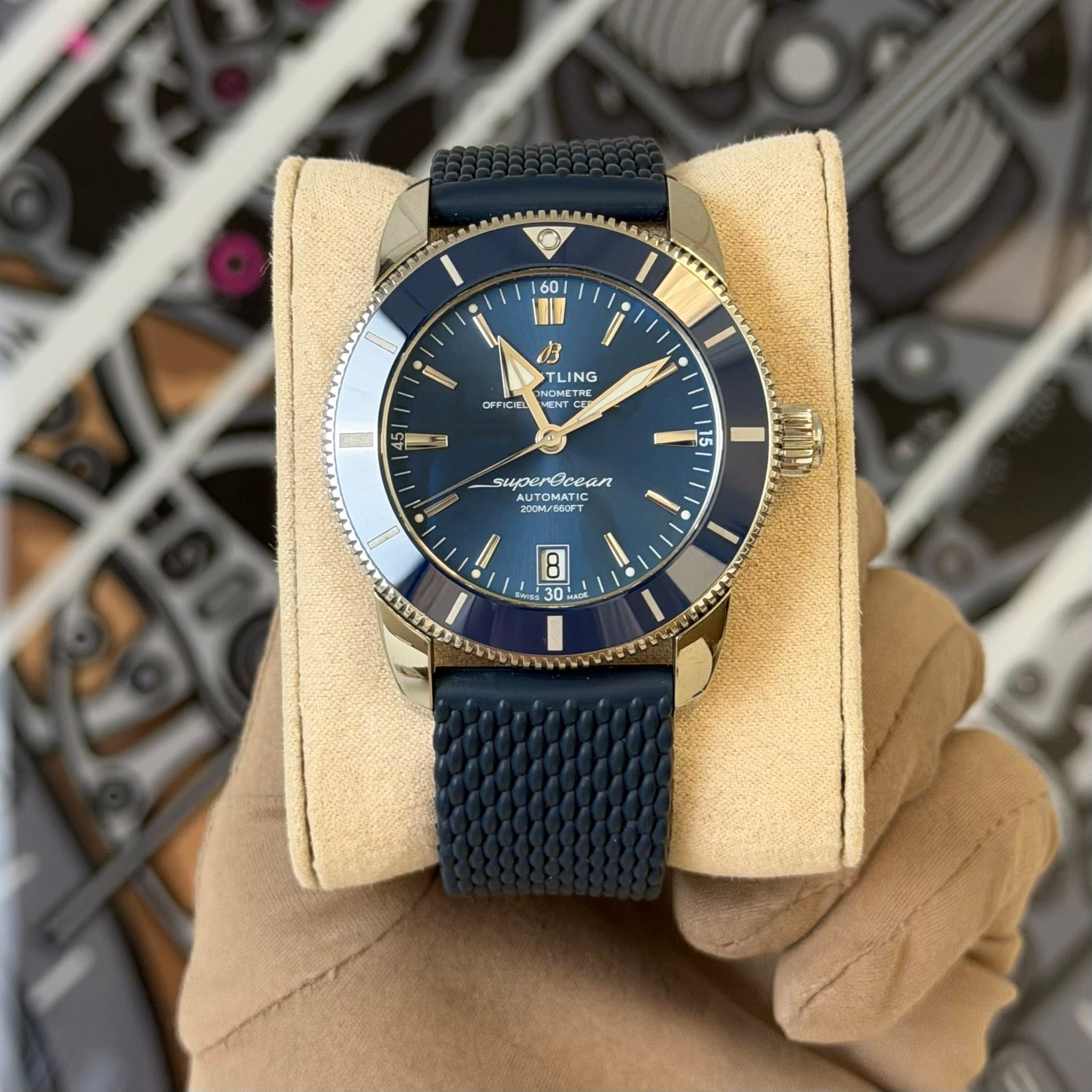 May be an image of wrist watch and text that says '60| 開 B TLING ING SNOME NOMETR TCE CTRE CP OPFCE 15 superEcean AUTOMATIC THN I 7 8 s 30 e 0'