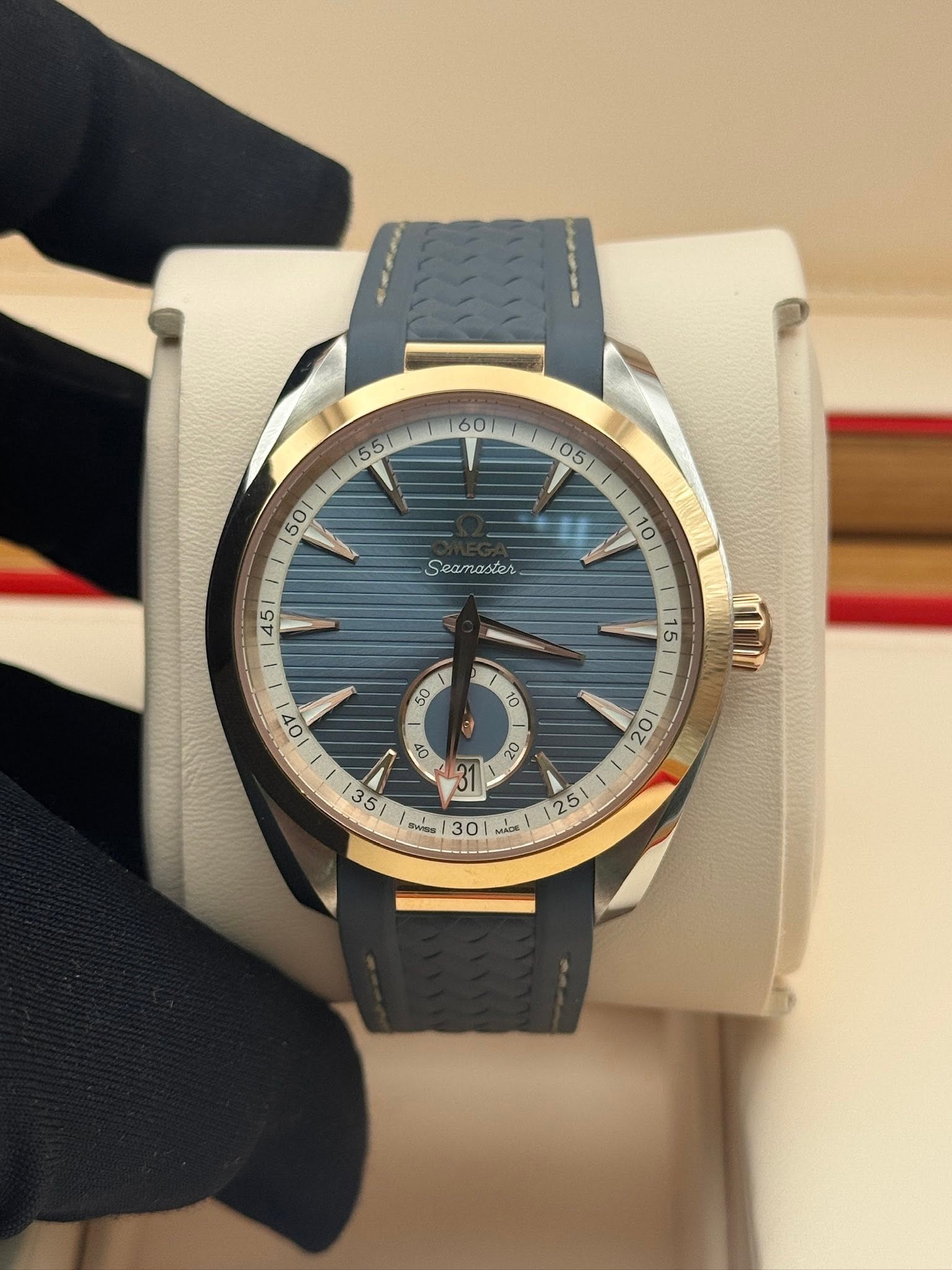May be an image of wrist watch and text that says '60 55/ 05 50 Sea Seamaster oe O0 SRSD 301 /301M 1 AR 25| 5 5်'