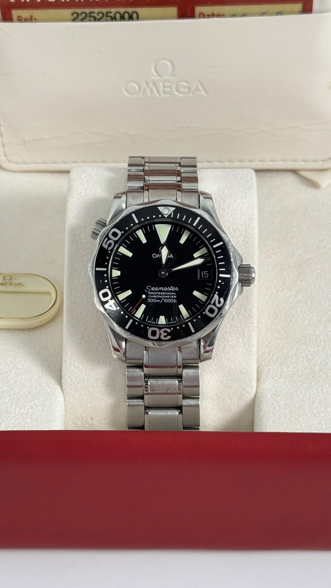 May be an image of wrist watch and text that says 'Rof 22525000 OEGA Q OMEGA OW 3人 A eamoster PaMeA 00/1000 40 サ 2'
