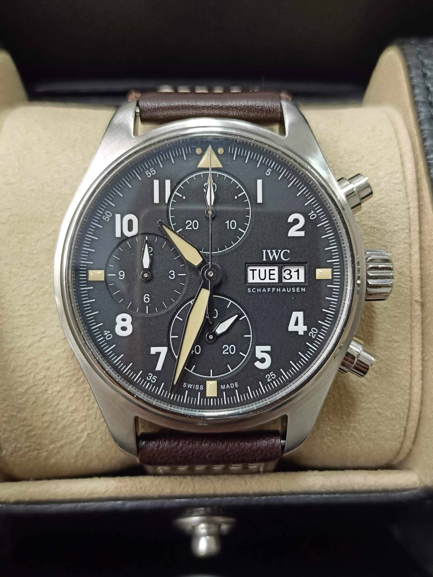 May be an image of wrist watch and text that says 'ייוייויין 55 иp 5 መዋ/ 5 + G 20 50 IO ၁ 2 10 L IWC TUE TUE31 31 SCHAF SCHAFFHAUSEN FHAUSEN 6 I ) 9 0 40 8 uni SWISS MADE'
