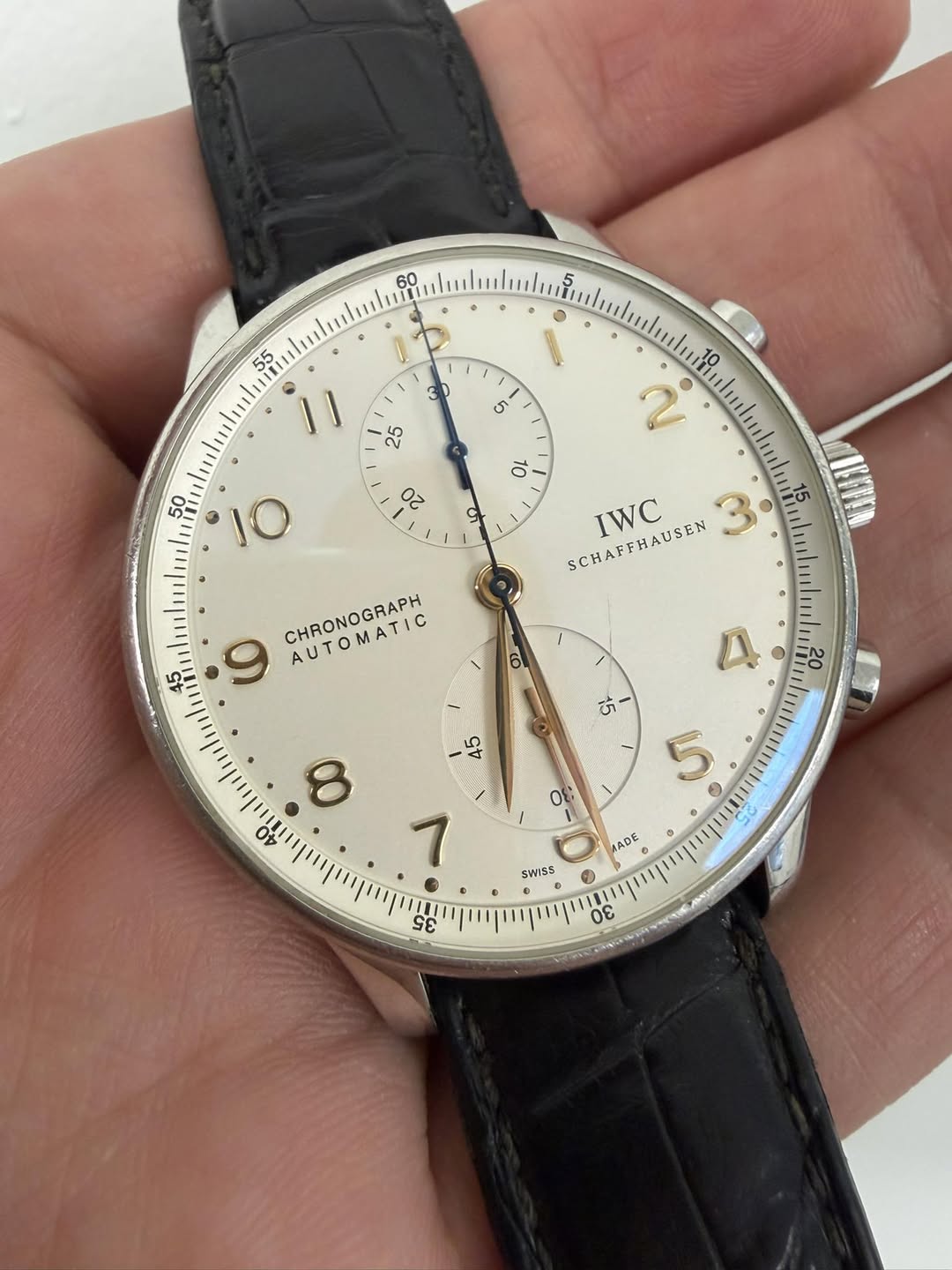 May be an image of wrist watch and text that says '60 55 l o 22 9 O IWC SCHAFFHAUSEN 3 45 CHRONOGRAPH AUTOMATIC 9 20 ら A cV 8 44 ΟΣ 5 ® ADE 7 စ SWISS کی σε'