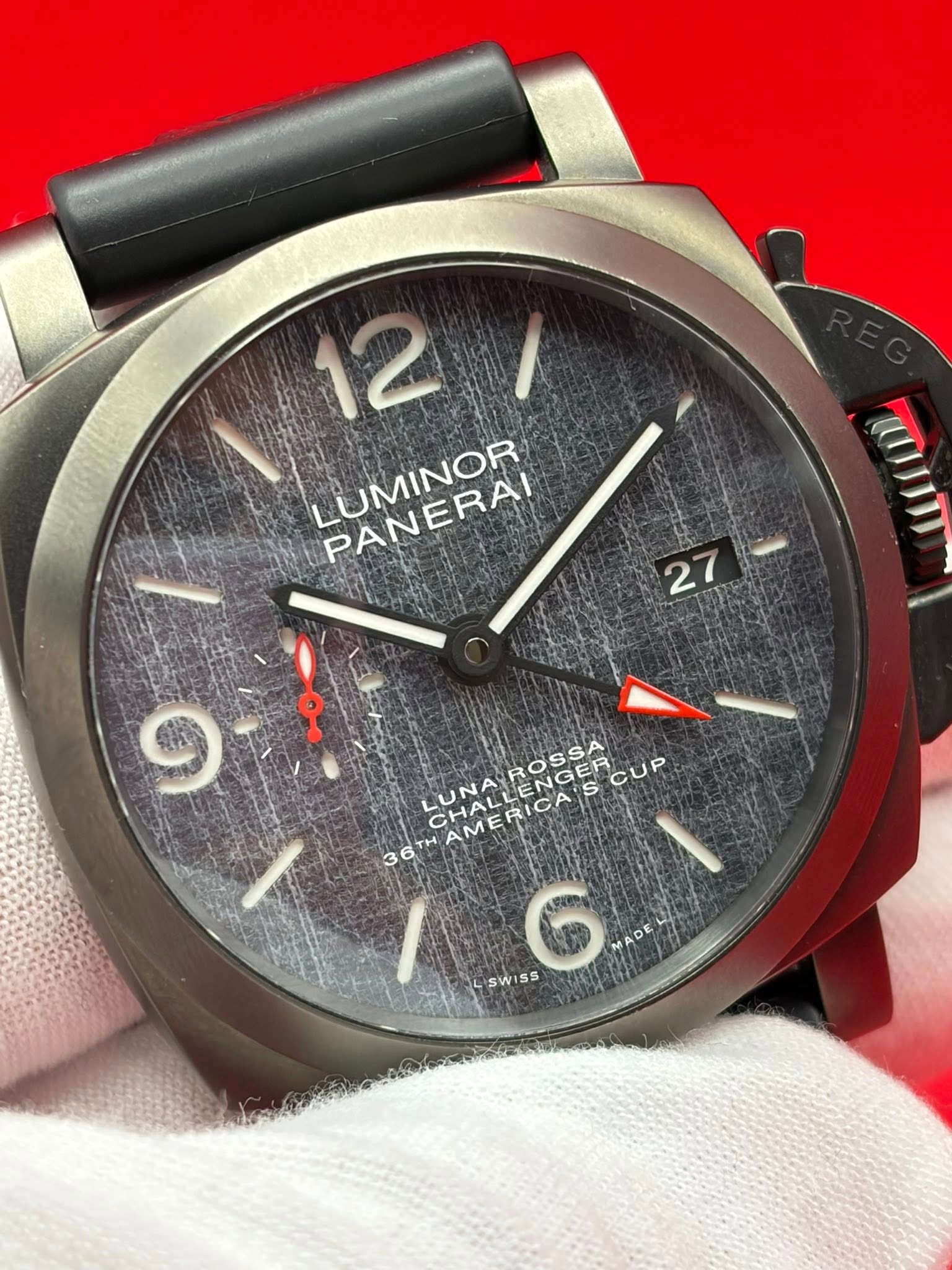 May be an image of wrist watch and text that says '12 UMINOR PANERA! LUMINOR PANERAI LUNAROSSA LUNA ENGER CHALI S ENGER CUP 36TH AMERICAS ROSSA CHALLENGCUP M ADE SWISS 16 55 SWIS…