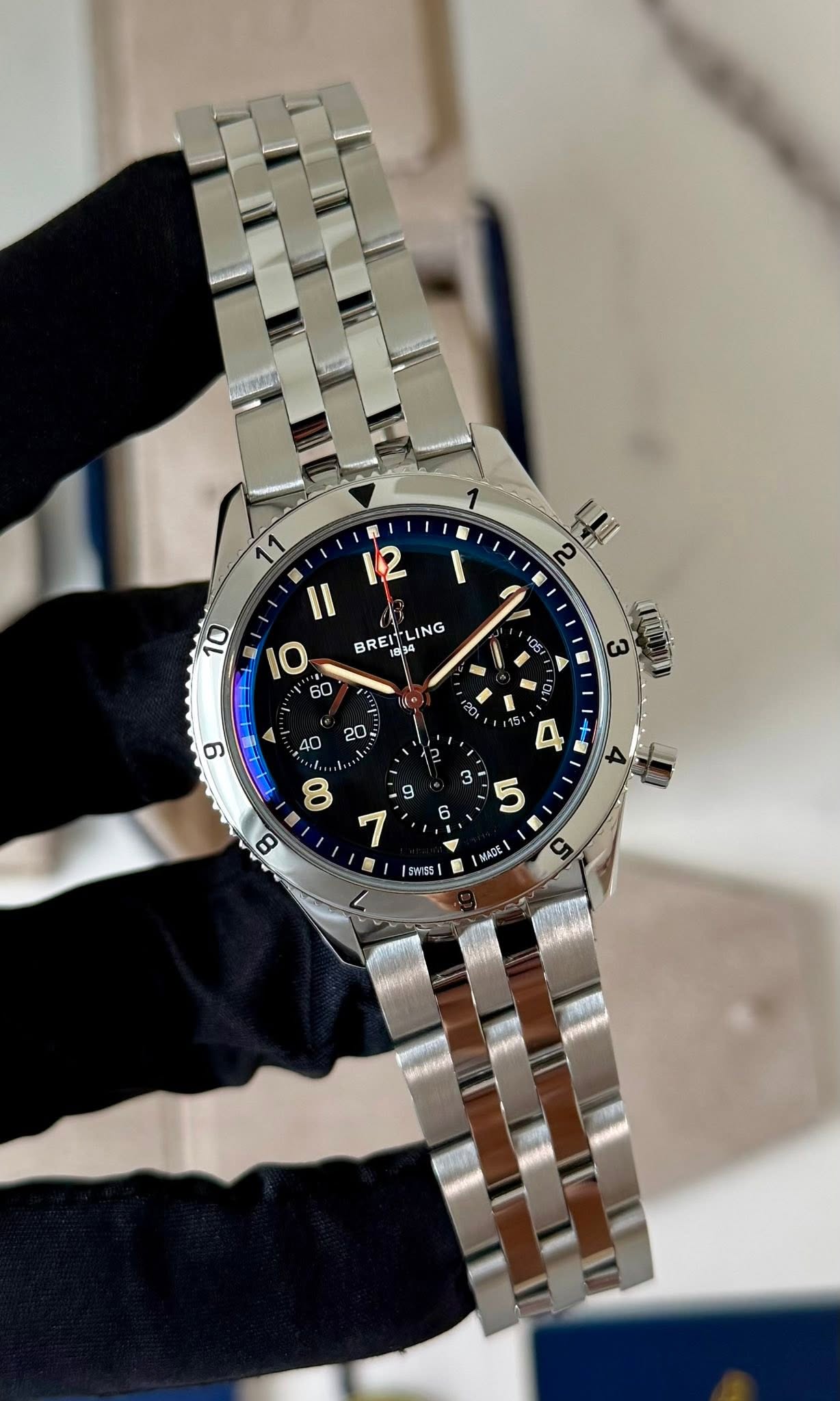 May be an image of wrist watch and text that says 'I 2 11 聞 星 12 11 1O BRE BREITLING 34 "LING ٥ 單 9 7 自 SWITSS 福 MADE'