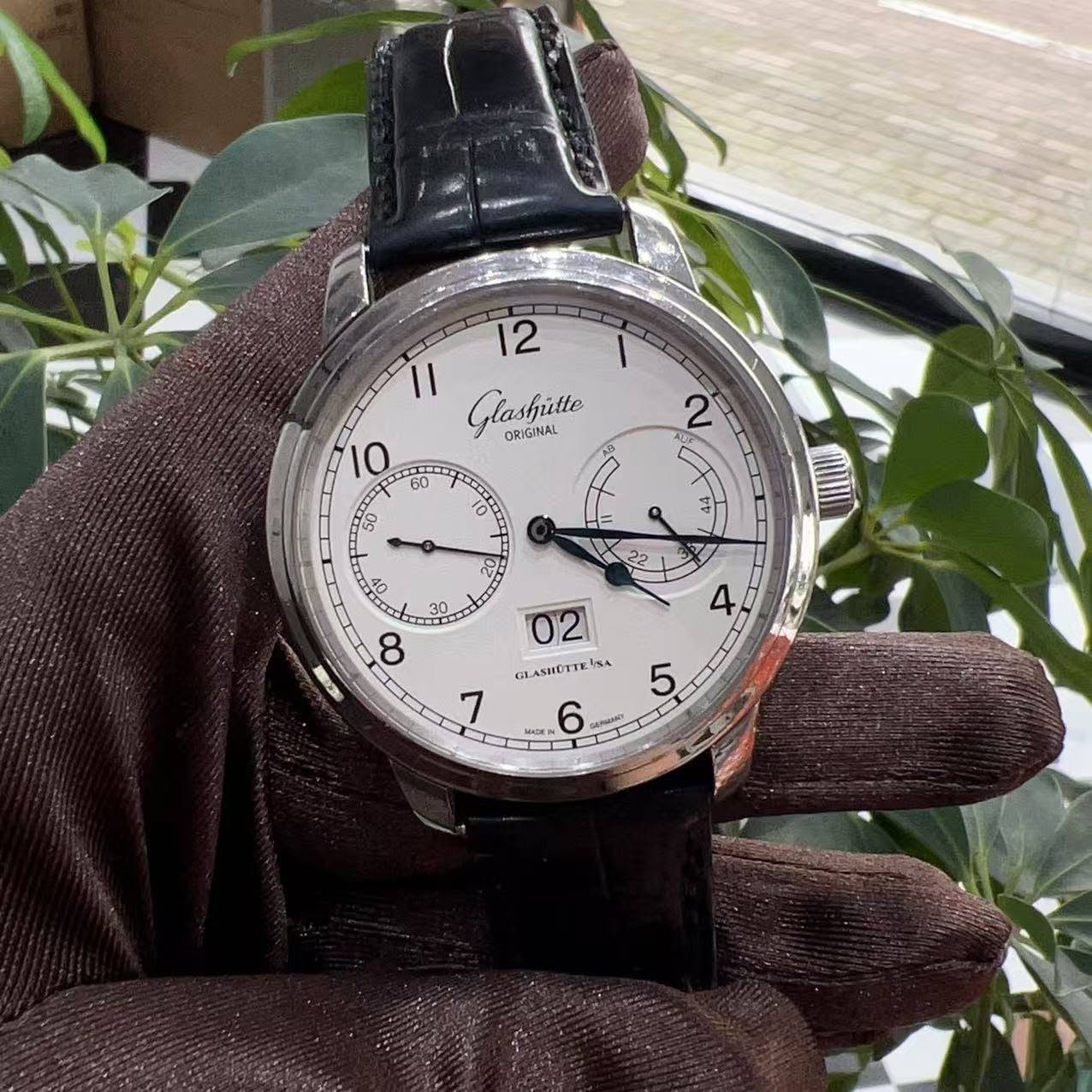 May be an image of wrist watch and text that says '12 I1 Glashutte ORIGINAL 10 60 60 ا 50 50 2 AUP 10 3 ន 22 OV 30 30 oo 4 02 02 GLASHOTTESA SHUTT IsA ٧ 5 6 «EHИARP SHOEM лa'
