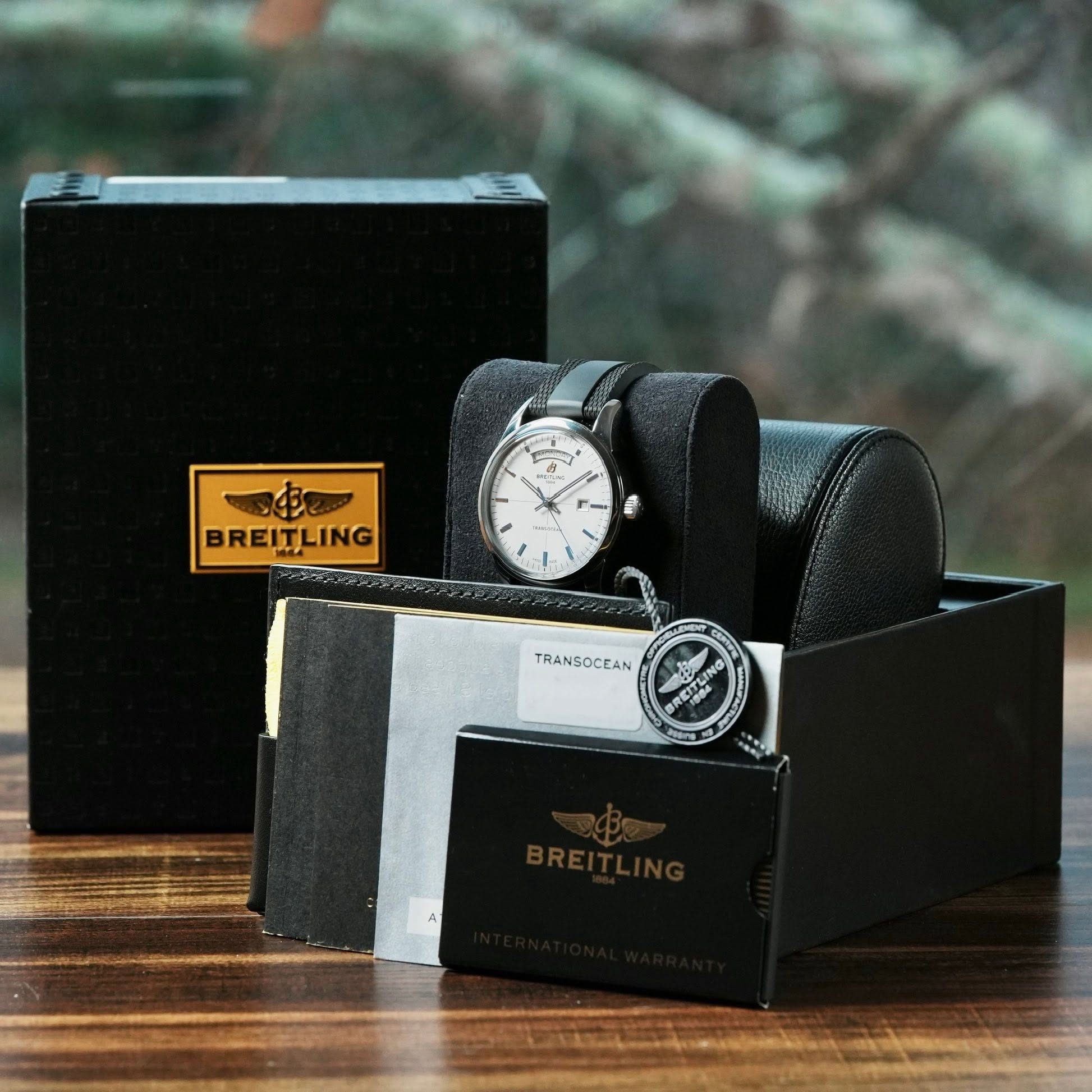 May be an image of wrist watch and text that says 'お mi - BREITLING TLING TRANSOCEAN .'