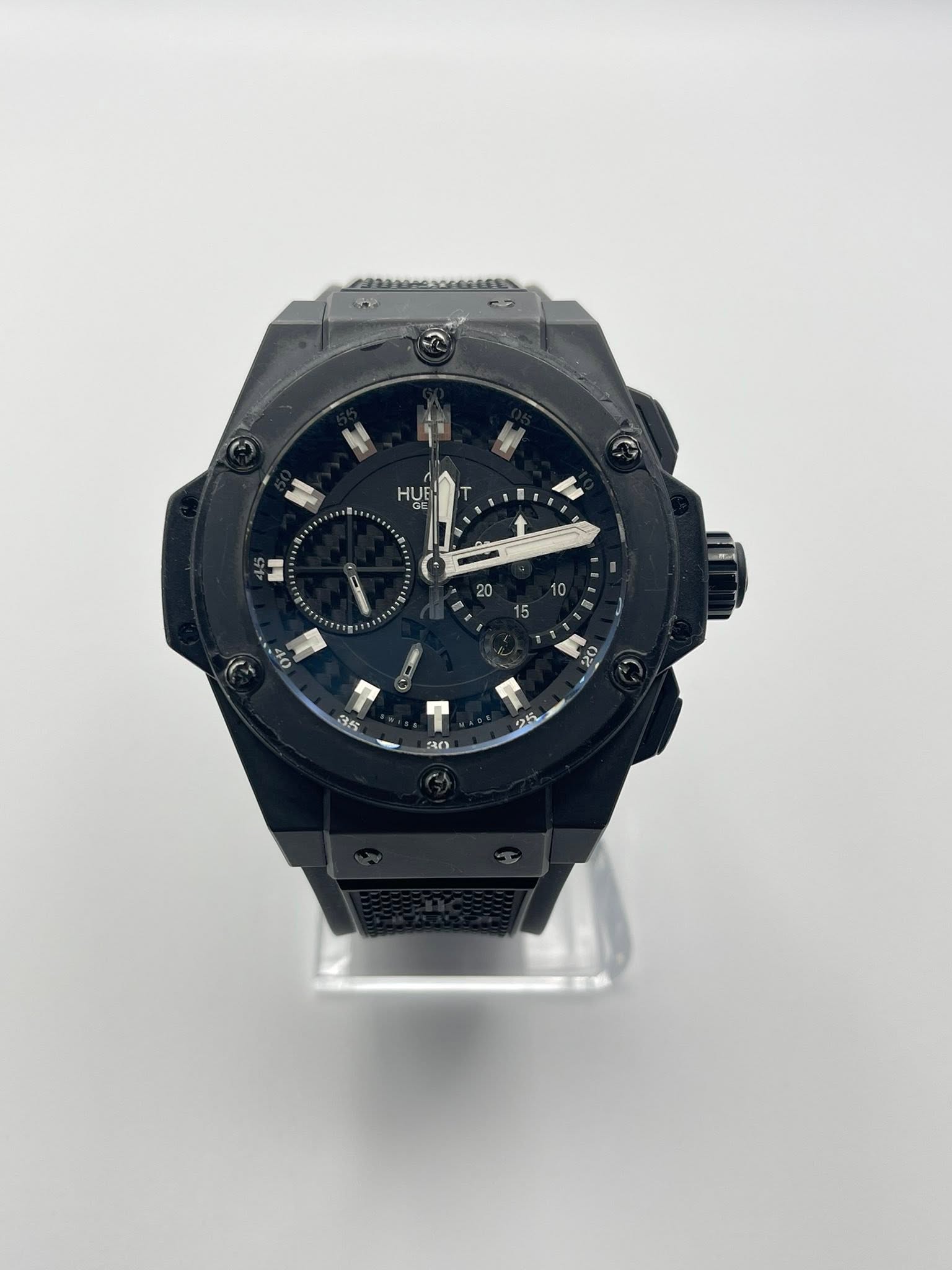 May be an image of digital watch and text that says 'HUE አቴ 35 25 ጓሳን'