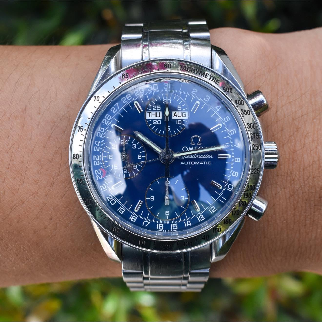 May be an image of wrist watch and text that says '10 ETRE 5 65 28 TpapMn pp 25 P 26 THU 20 25 24 Taa" D 5 AUG S 3 80. I 0 6- OMEC Grwedmaster AUTOMATIC AU 250 22 RU C ไ้ทยม ch B…