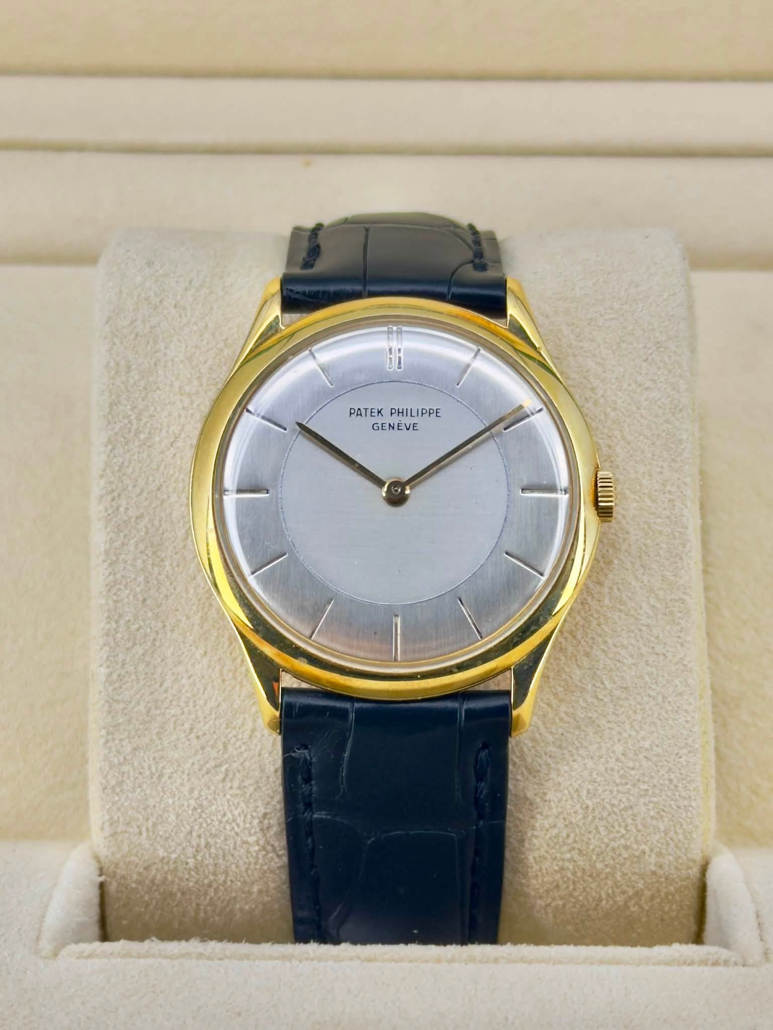 May be an image of wrist watch and text that says 'BE PATEK PHIL PHILIPPE IPPE GENEVE III'
