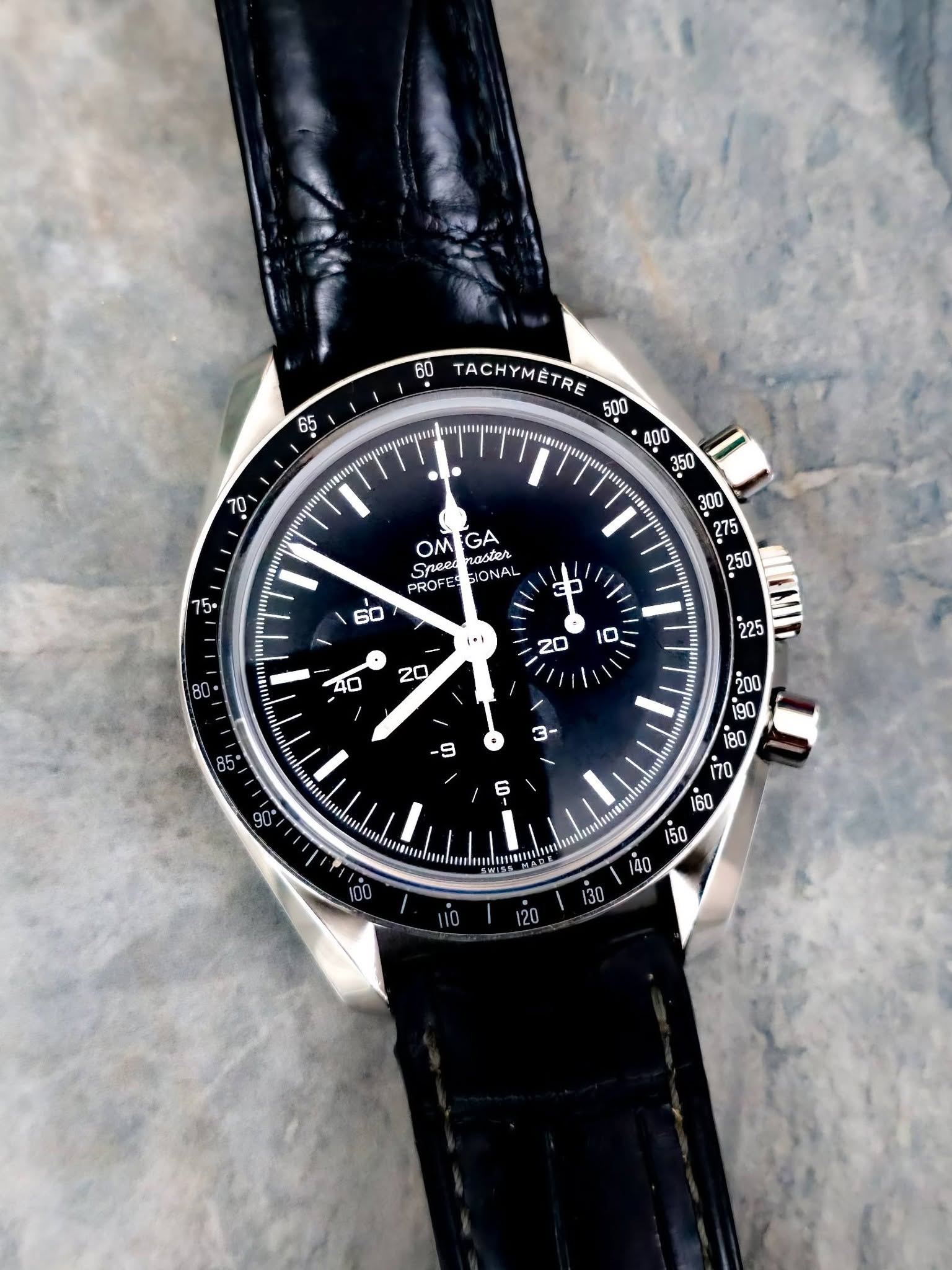 May be an image of wrist watch and text that says '65 0 60 TACHYMETRE ?75 250 I I OMEGA OM GA Syeet naster αόίοЛ സഖോര PROFE SIONAL 5 0ေ 80 20 10 ١ fl ထပ و 3- 9 90° '