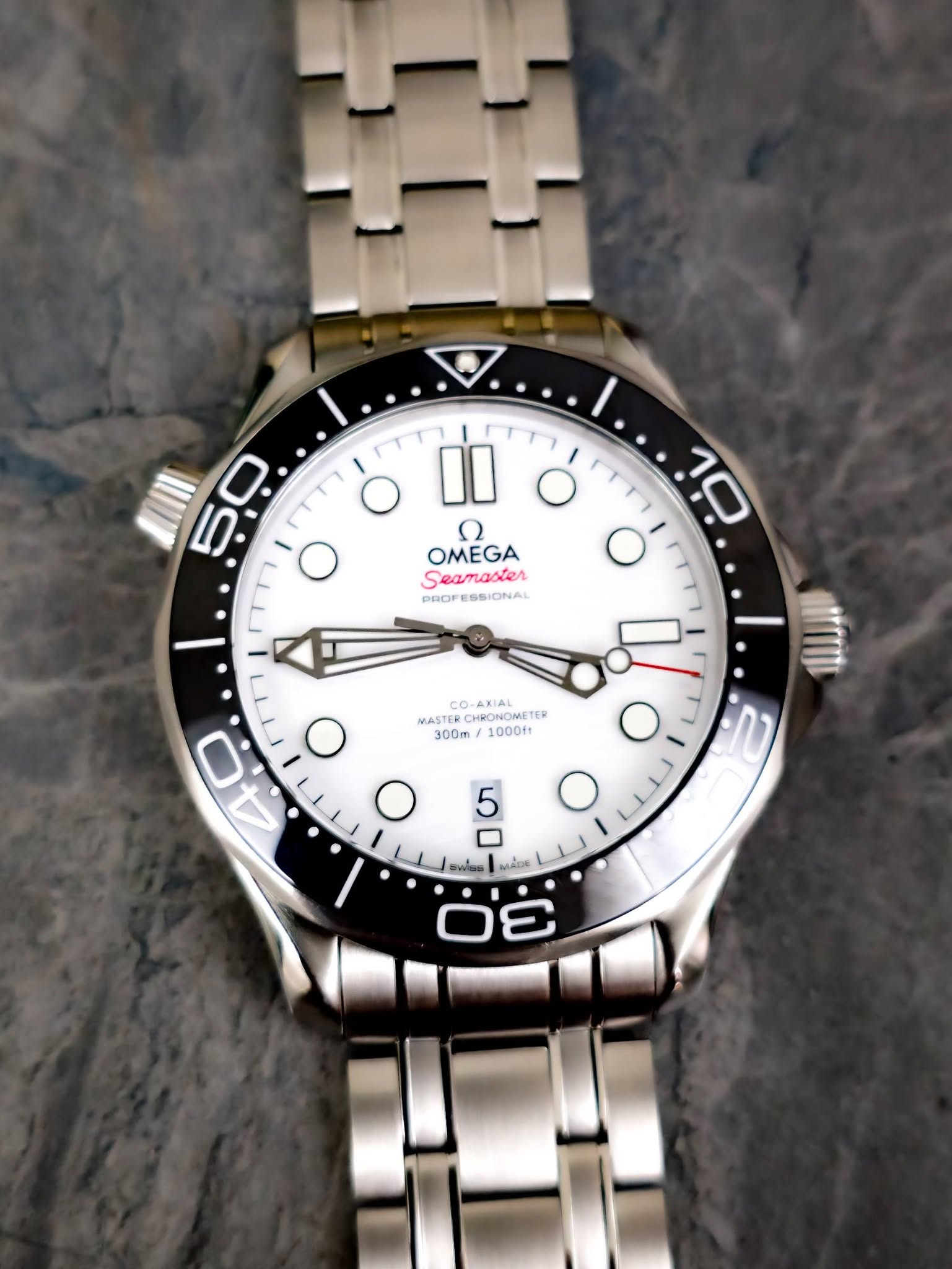 May be an image of wrist watch and text that says 'بن O O II ό 10 OMEGA Seamaster O PROFE DROFE ROFESSIONAL ! 04 4 CO-ANIAL MASTER BCHPONOMETER 300m 1000ft O O 5 o م ح 3 น้าย…