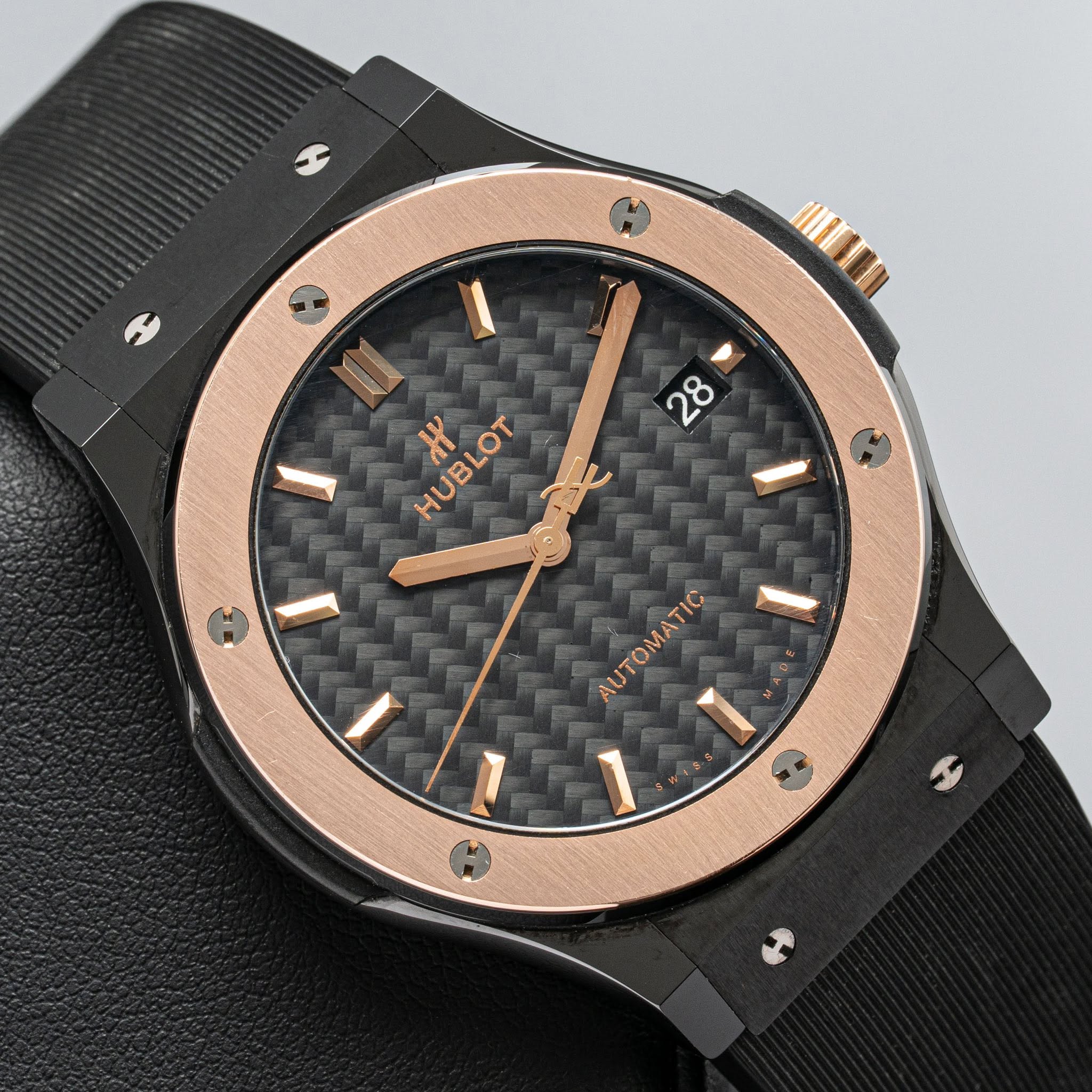 May be an image of wrist watch and text that says 'G HUBLOT HUBLOT AUTOMATIC AUT AUTOMATIC 社 社 ADE m'