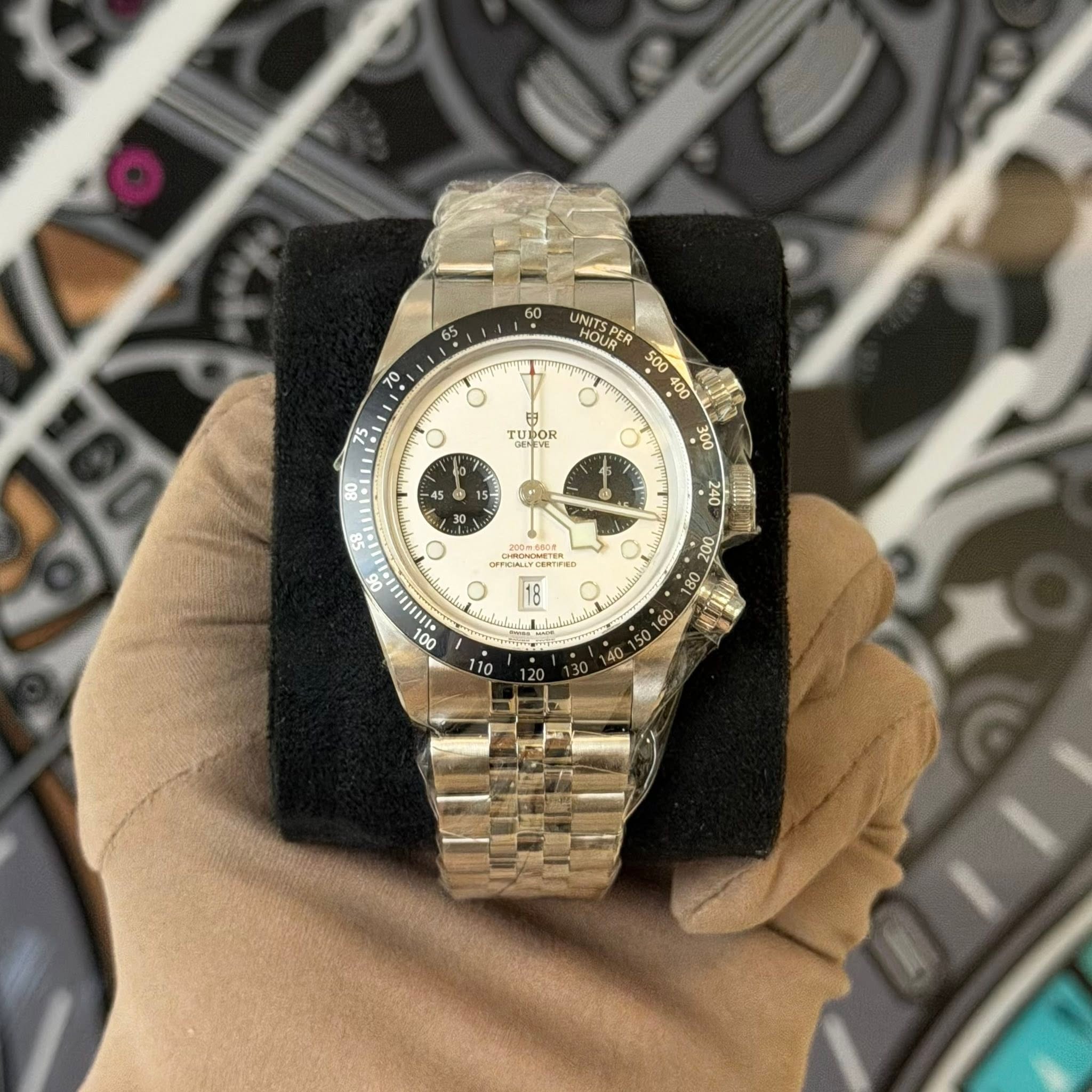 May be an image of wrist watch and text that says ' TUDOR UNTSP UNSPE HOUR አባማባሎይተ 007 O O ሞንፕ 45 S 30 R 2- CRONGMETER '