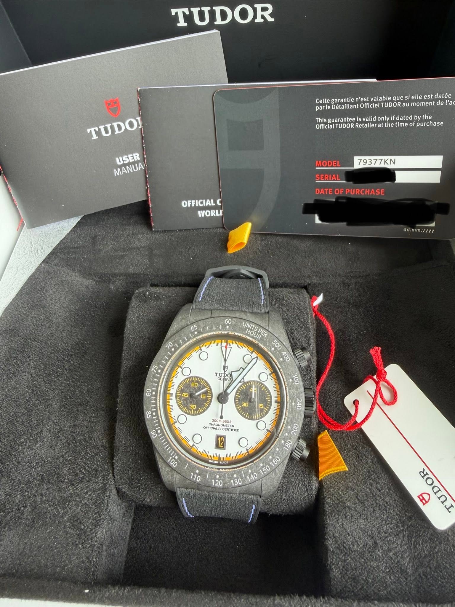May be an image of wrist watch and text that says 'TUDOR 日 TUDOJ Cette Cltereteveilielee es datée garantien estvalable ue parie parle Détaillanto Officiel TUDORa noment l'a…