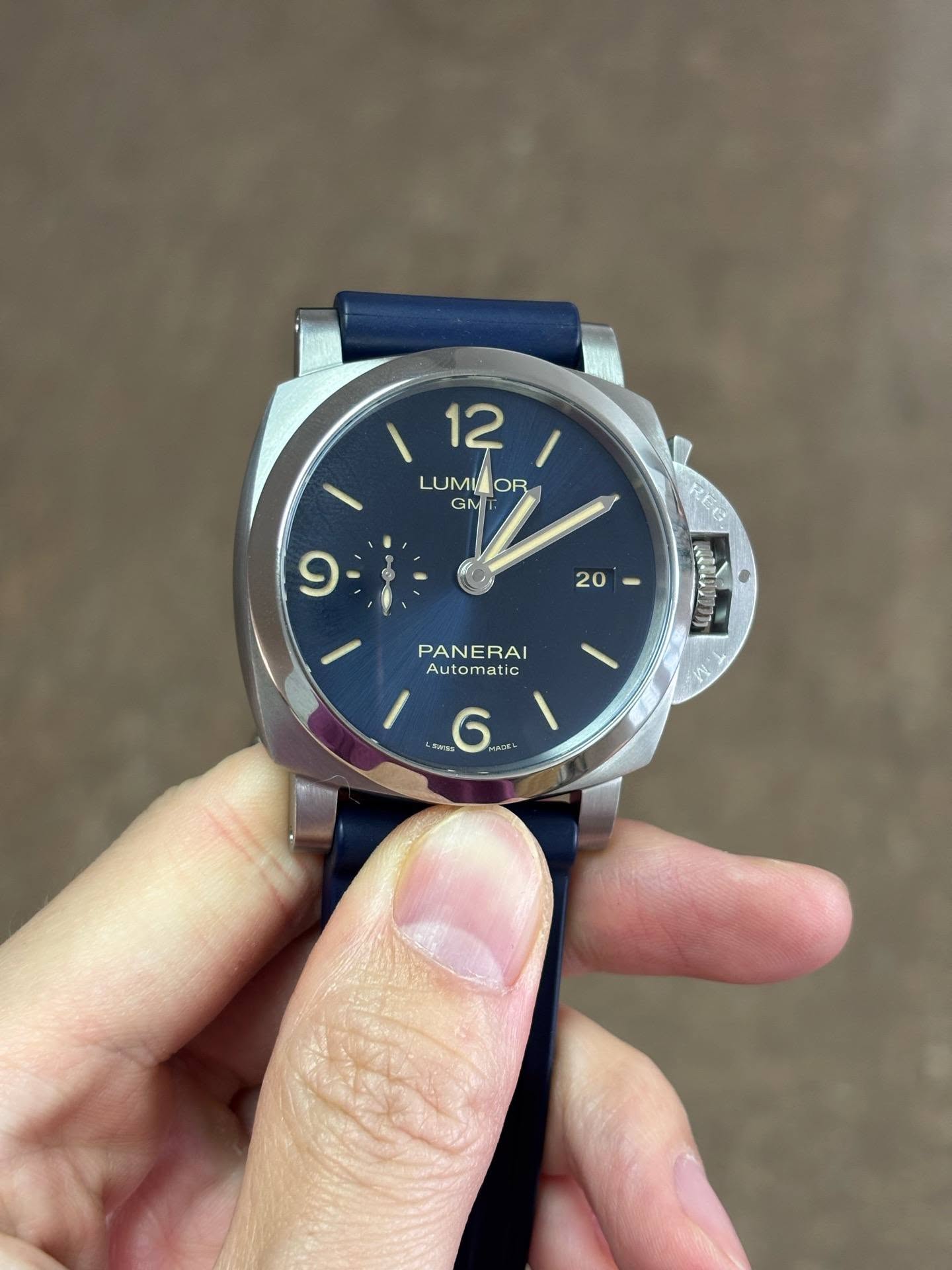 May be an image of wrist watch and text that says '12 12 LUMIOR OR LUMU GMI و 20 1 TEG Wn PANERAI Automatic atic IC NAYSE 6 HADE'
