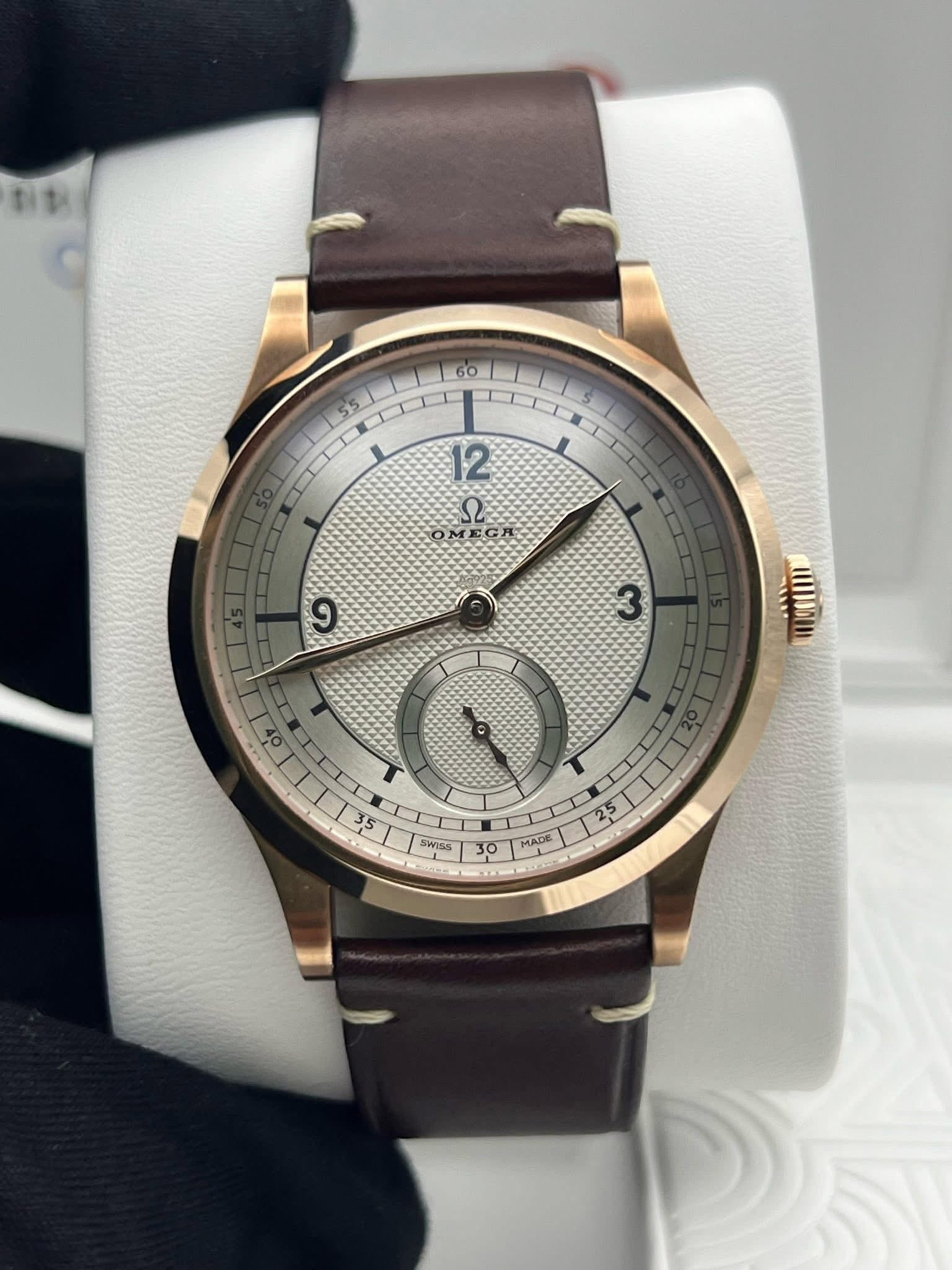 May be an image of wrist watch and text that says '60 12 2 OMECA 9 35 swiss 30 MADE'