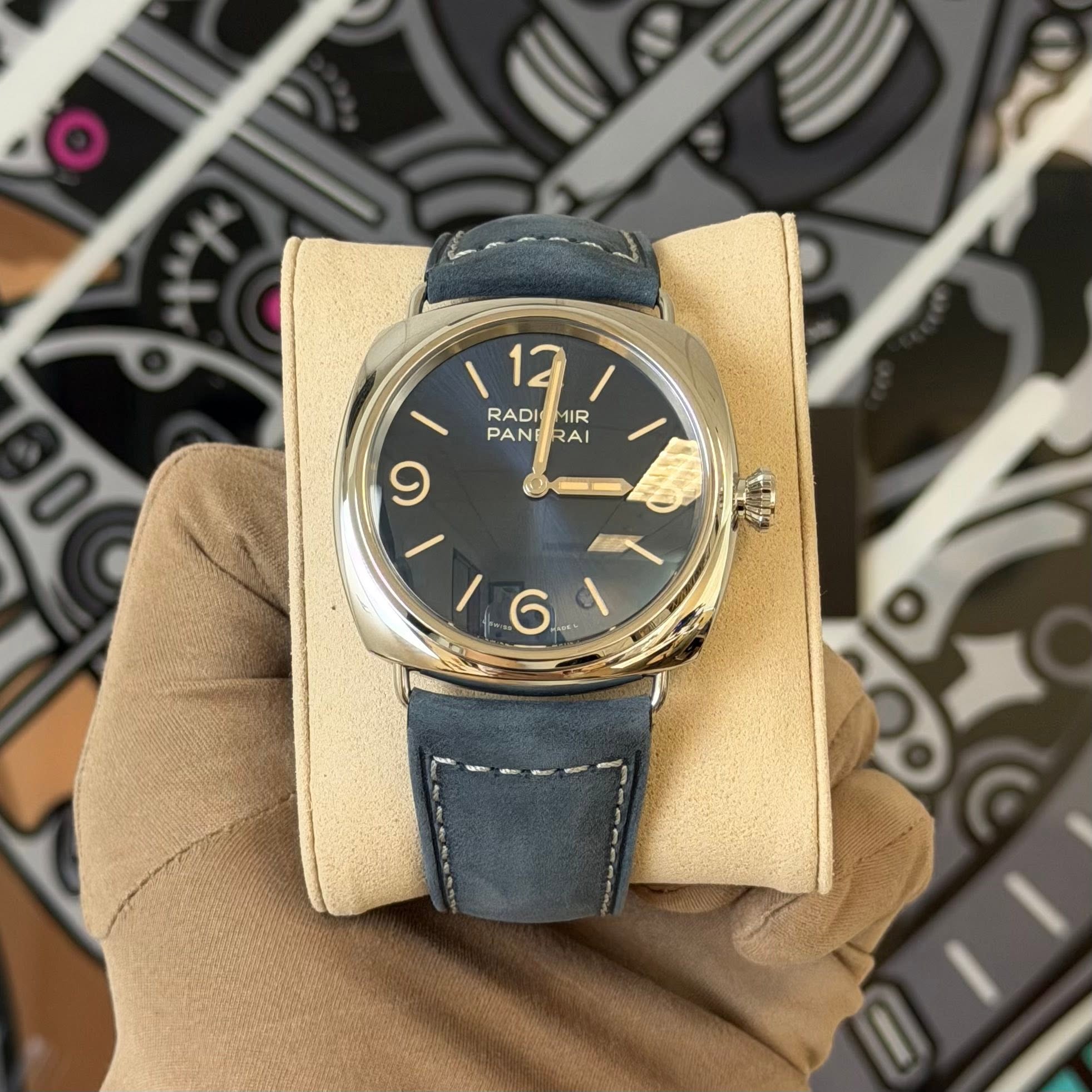 May be an image of wrist watch and text that says 'لاا / 12 RADI MIR PANE RAI 9 ረኝ 税. ١ 6 S'