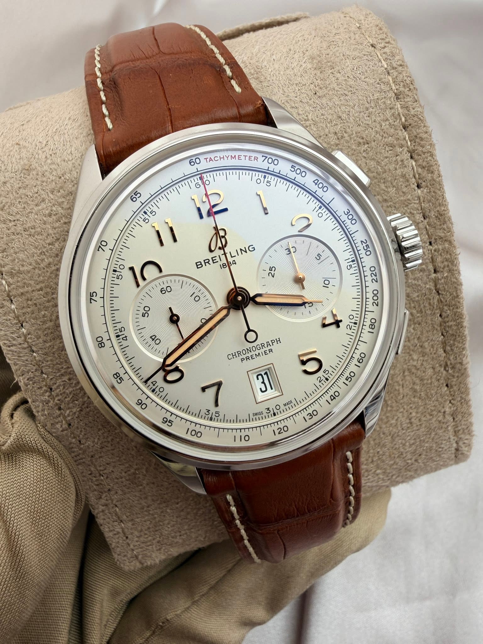 May be an image of wrist watch and text that says '60 TACHYMETER ١ I 1o 3C 300 65 陀 70 バ BB LING n 60 BREI BREITLING 8BA OSC T ထ g0 CHRONOGRAPH 5 50 PREMIER ,0 YouLe '