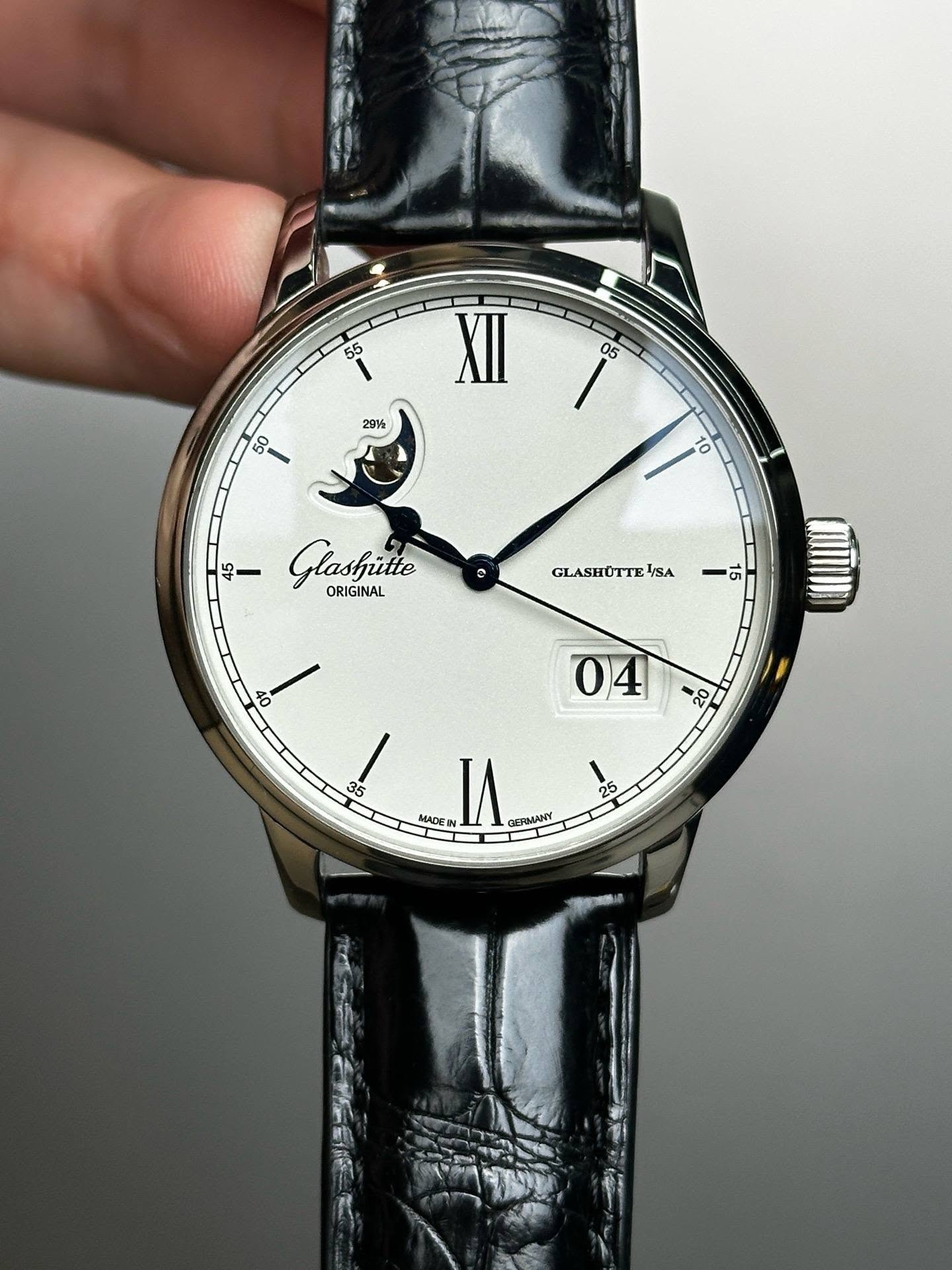 May be an image of wrist watch and text that says '2912 XII / Glasbitte ORIGINAL GLASHUTTESA SA - ប5 35 MADE 25 GEFMANY'