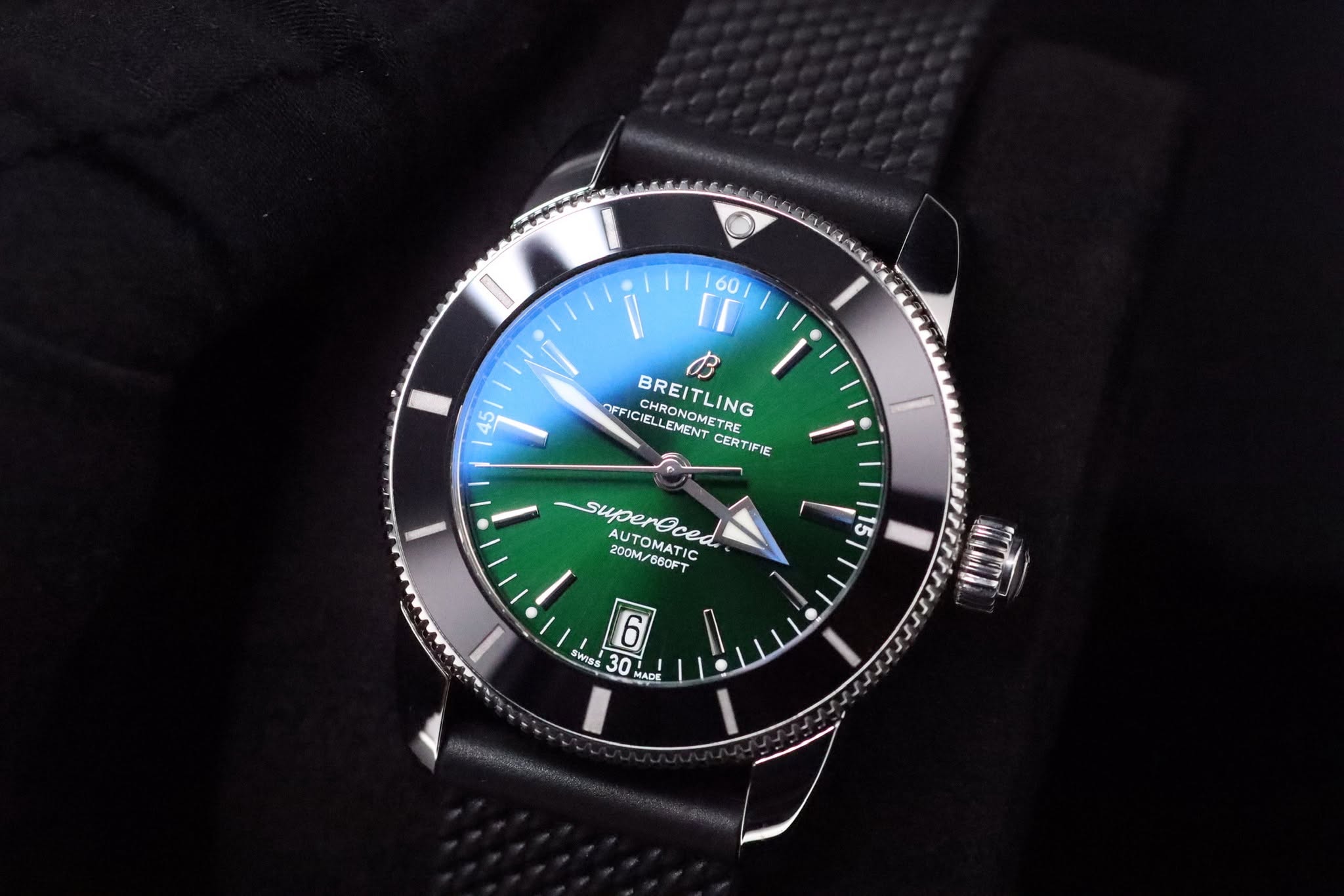 May be an image of digital watch and text that says '60 ل٢ I 45 OFFICIELLEMENT OFFIC OFFICIELL BREITLING CHRONOMETRE HRONOMET CERTIFIE supperoced AUTOMATIC ΟΜΑΙ /660FT 200M/ 5…