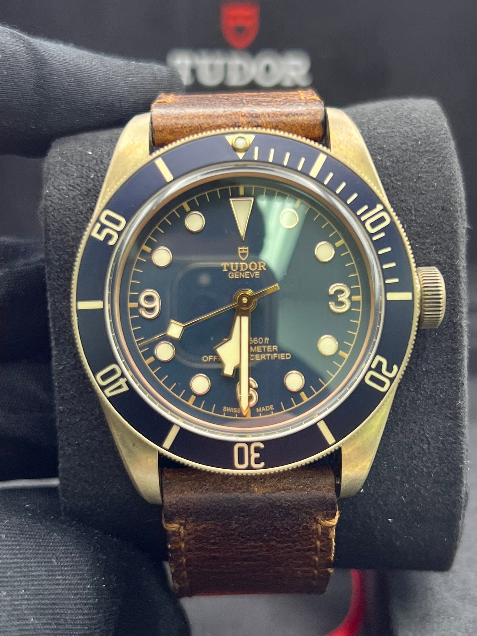 May be an image of wrist watch and text that says 'TUDOR 50 10 TUDOR GENEVE 6 3 OFF 360n METER METER CERTIFIED 40 SWISS MADE 20 30'