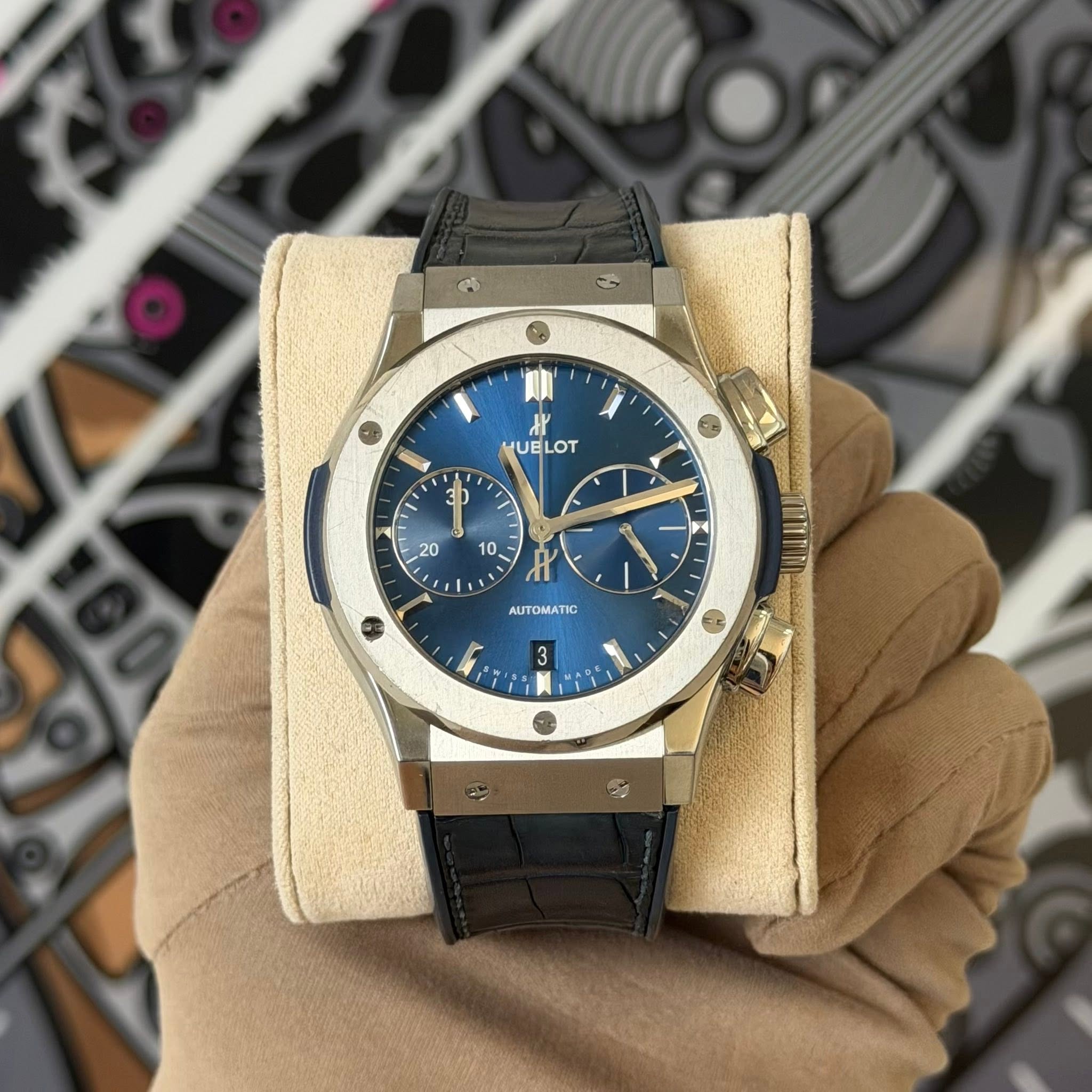 May be an image of wrist watch and text that says 'dK UELOT 6 6 D 7 10 0. y 2 ه 20 L AUTOMATIC MATIC AUTO 3 - A 69 6'