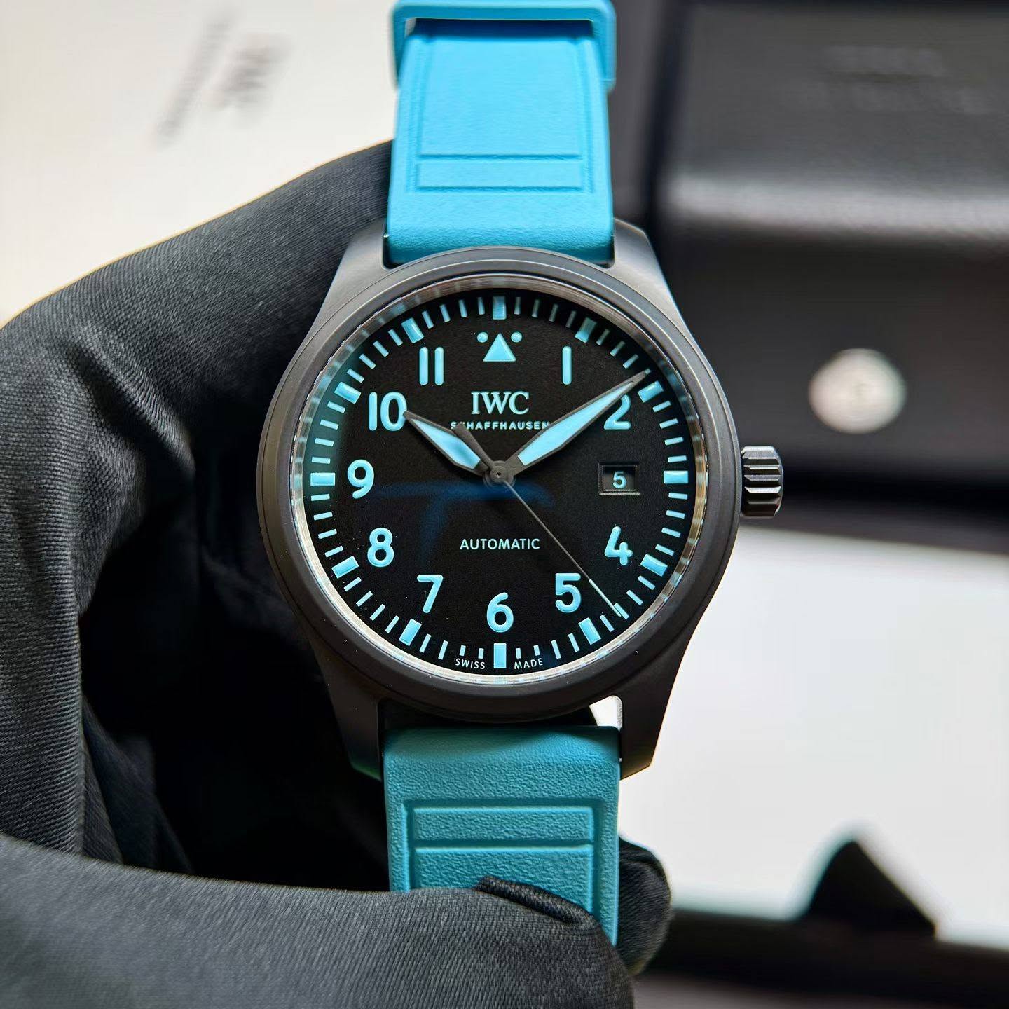 May be an image of digital watch and text that says 'I1 ١ 10 IWC HAFFHAUSEY sE 2 5 AUTOMATIC IC IC 8 7 4 5 A 6 SWISS e ADE'